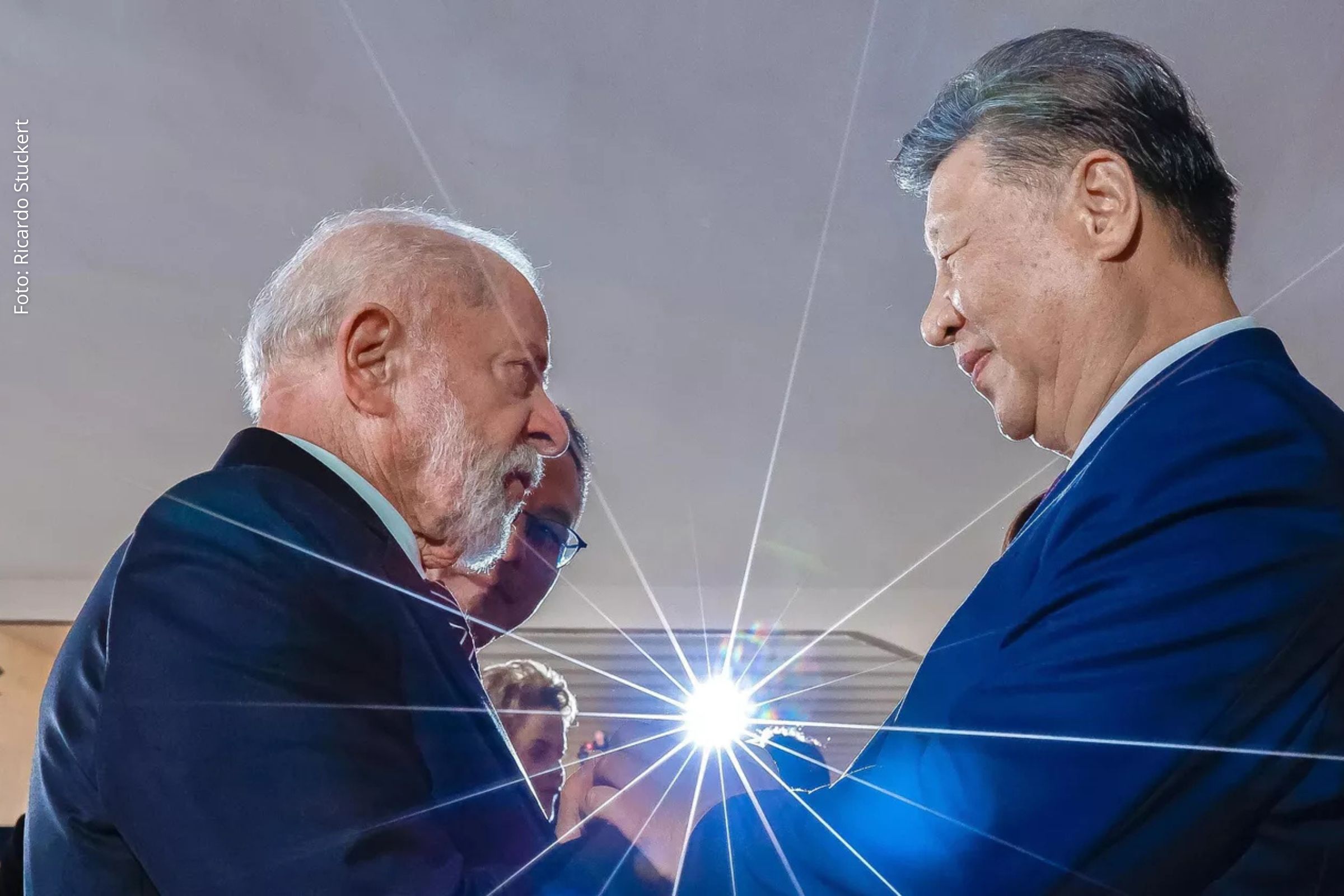 Presidentes Lula e Xi Jinping discutem BRICS, multilateralismo e COP30 em ligação telefônica