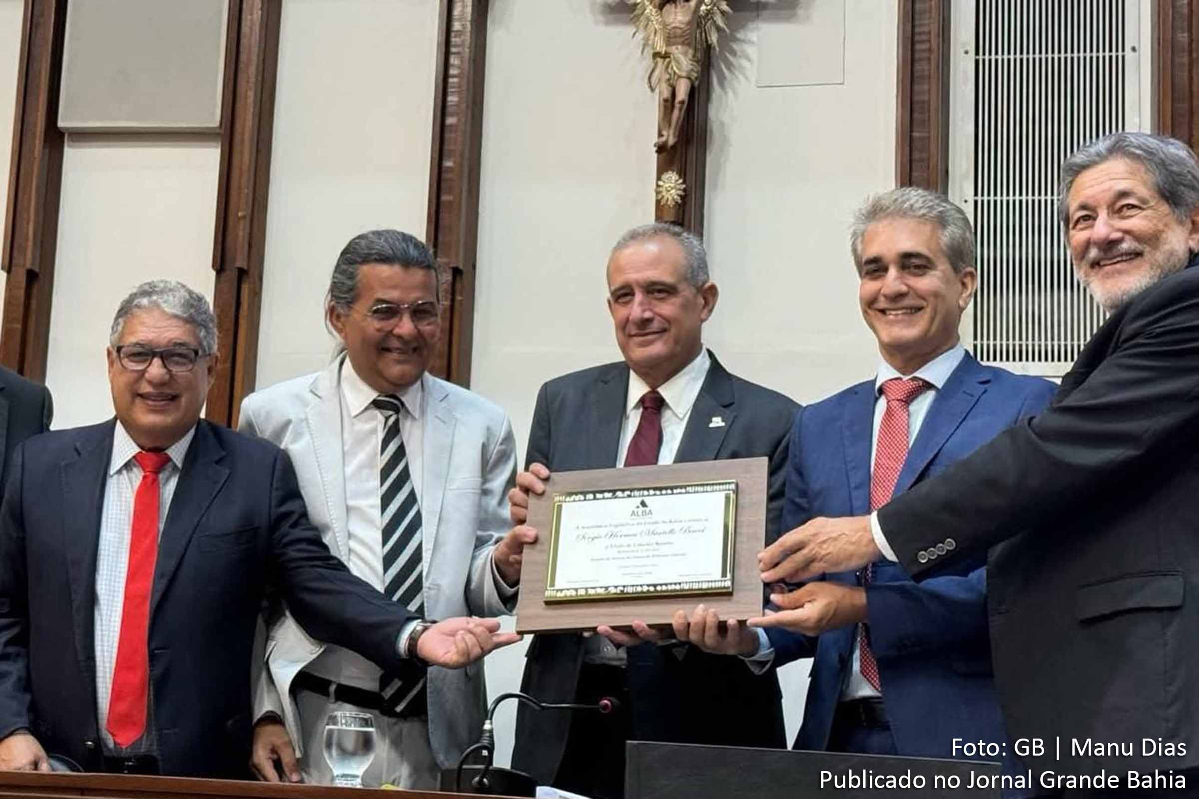 Sessão especial da ALBA, em 25/08/2025, entrega o Título de Cidadão Baiano a Sérgio Bacci, presidente da Transpetro, com participação de parlamentares, autoridades e lideranças do setor energético.