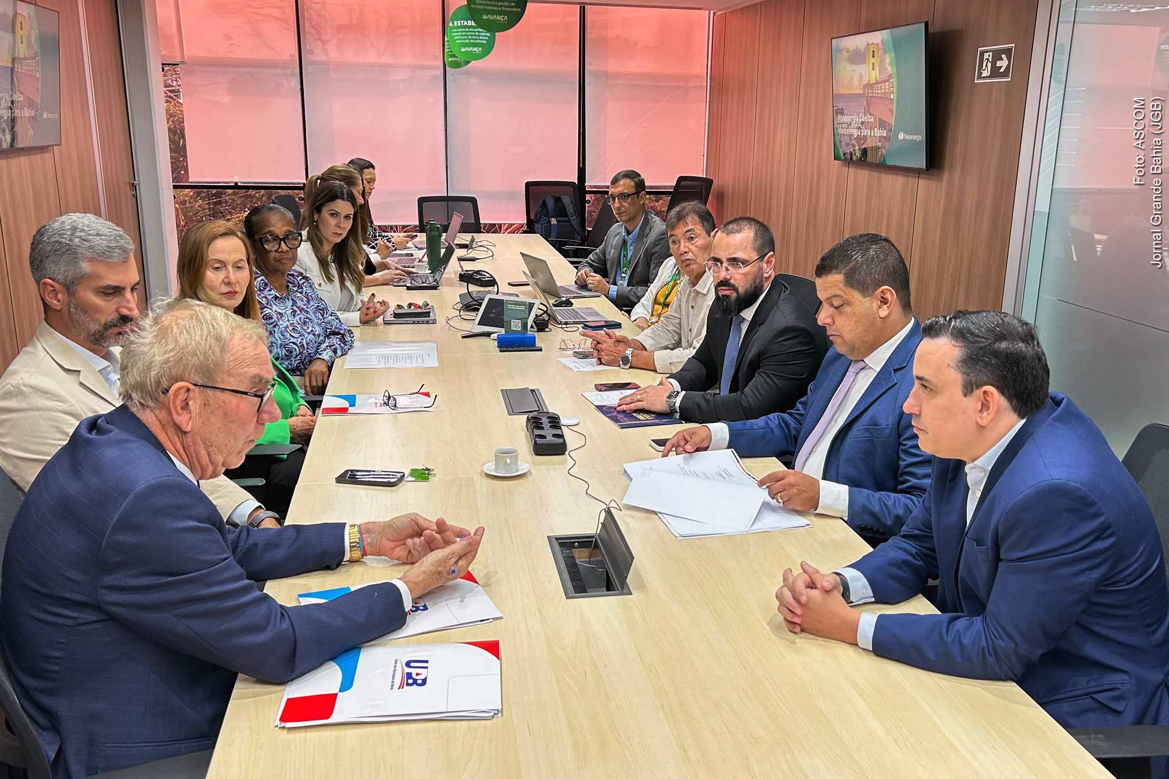 Municípios baianos terão atendimento regionalizado da Coelba após articulação da UPB.