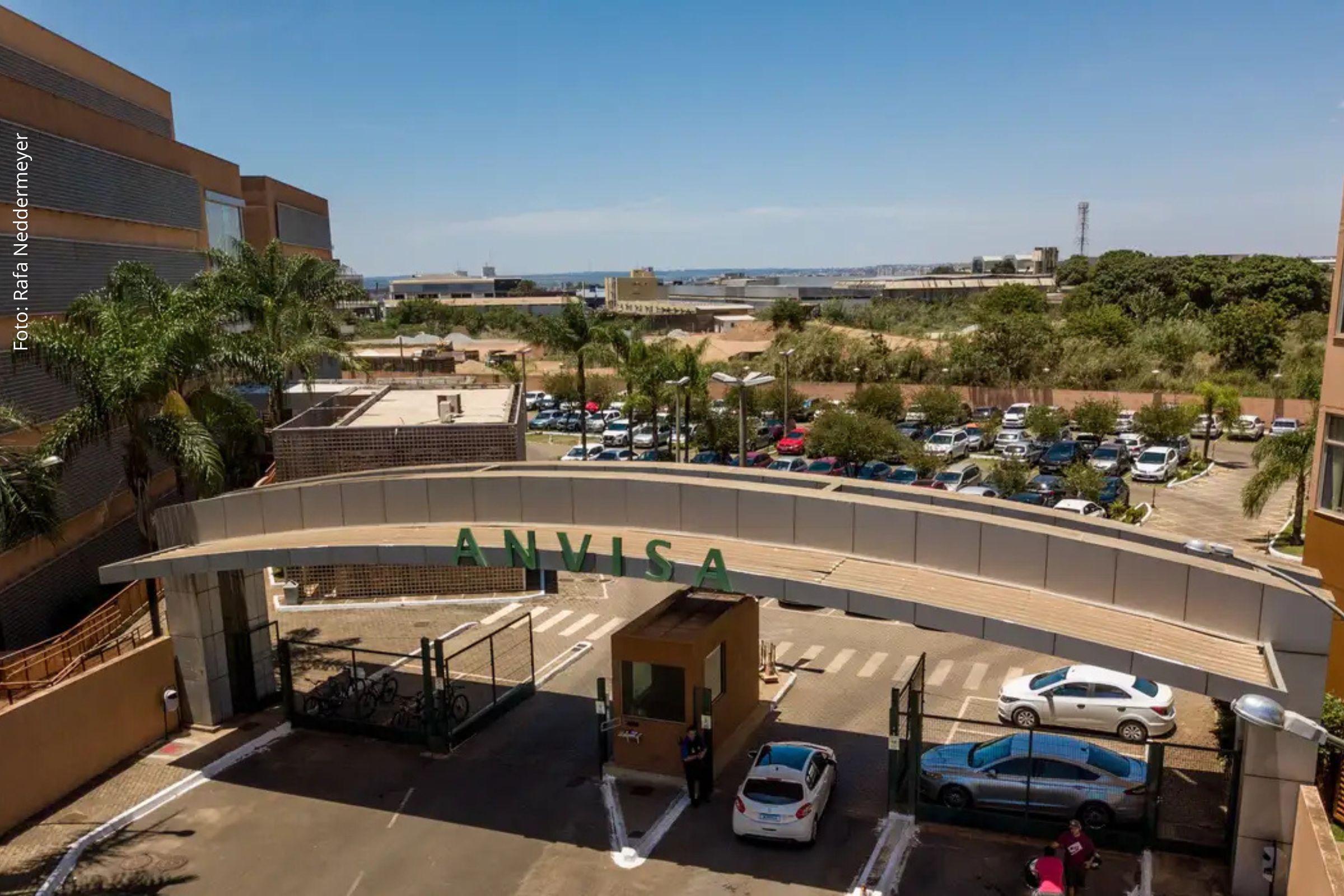 Agência determina apreensão de lotes e suspensão de comercialização de produtos com origem ou fabricação irregular.