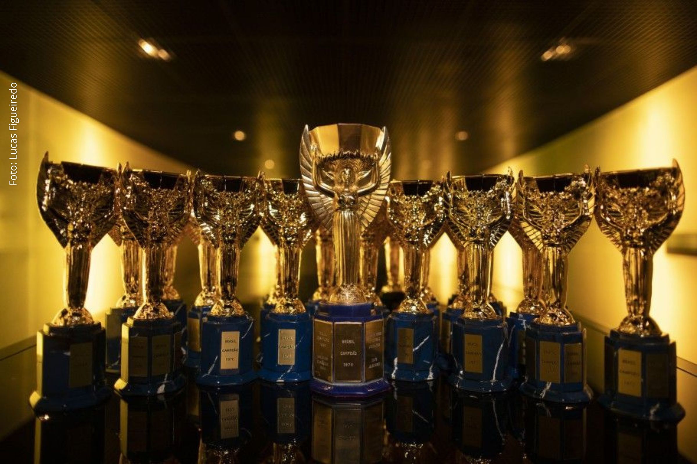 Seleção Brasileira recebe ex-jogadores pentacampeões antes de partida válida pelas Eliminatórias da Copa do Mundo 2026.