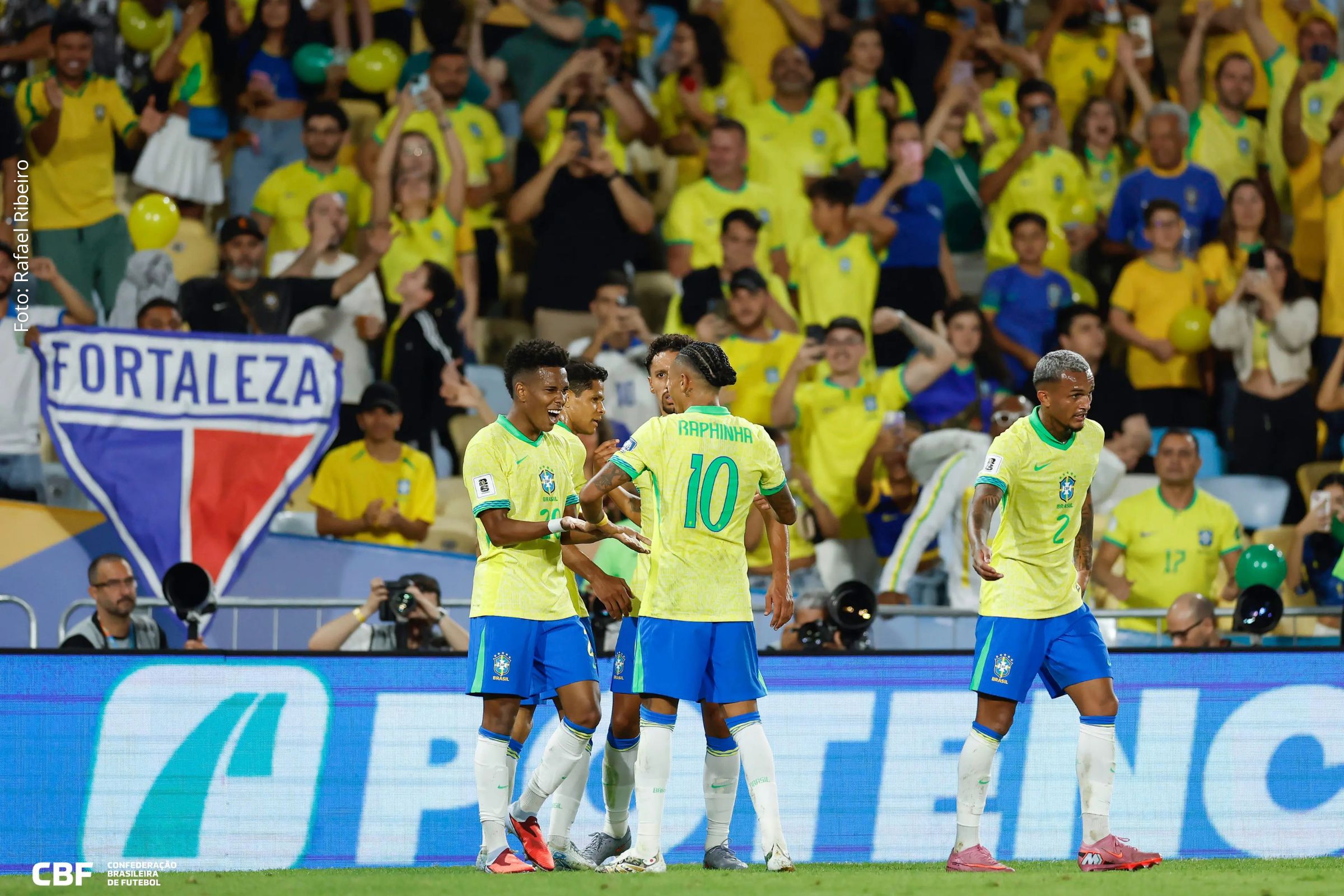 Seleção Brasileira comemora vitória com gols de Estêvão, Paquetá e Bruno Guimarães diante de mais de 57 mil torcedores.