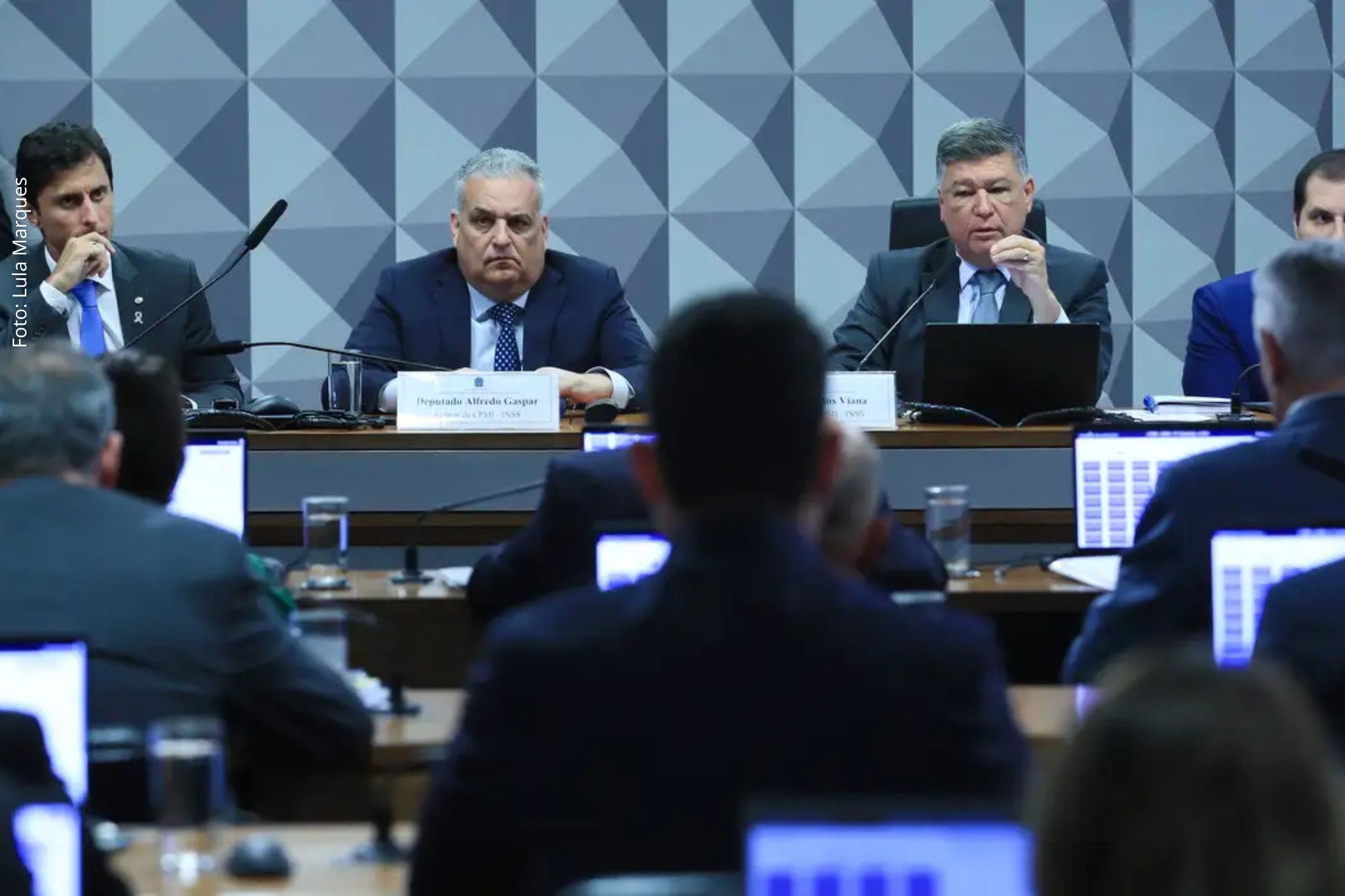 Comissão Parlamentar Mista de Inquérito amplia lista de depoentes e reforça investigação sobre desvios em benefícios previdenciários.