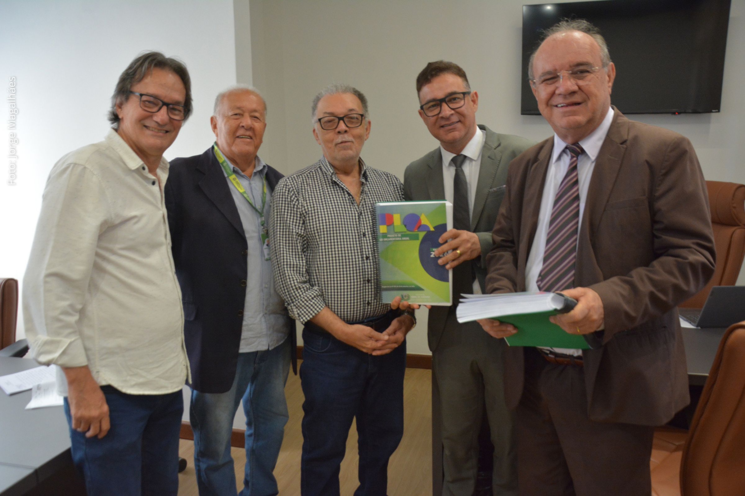 LOA 2026 é entregue à Câmara e seguirá análise das comissões antes de votação em plenário.
