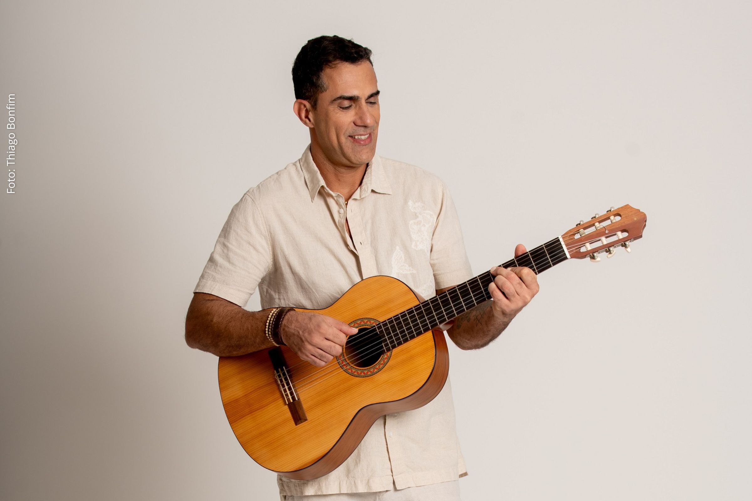 Cantor Rodrigo CX apresenta Bossa-Reggae em miniturnê pelo sul da Bahia