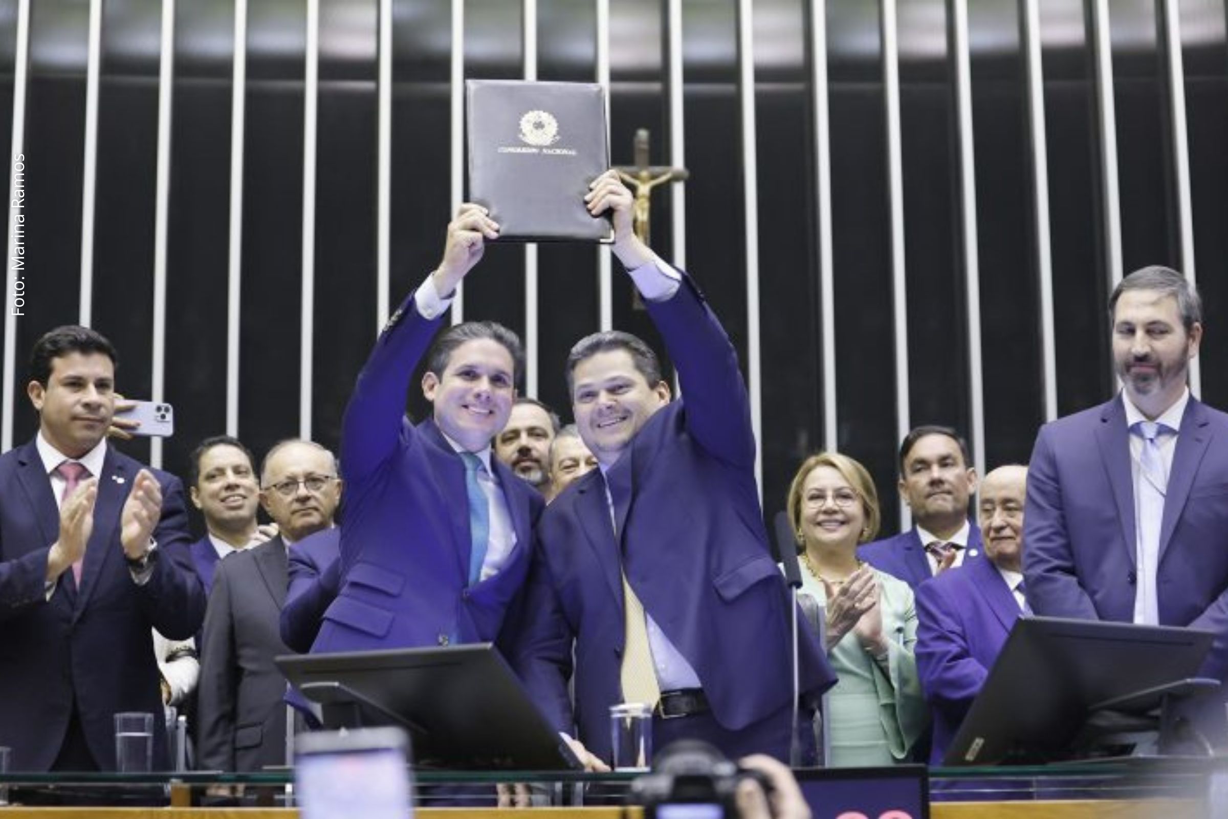 Emenda constitucional altera limites de pagamento para estados, municípios e União, e permite parcelamento de dívidas previdenciárias até 300 prestações.