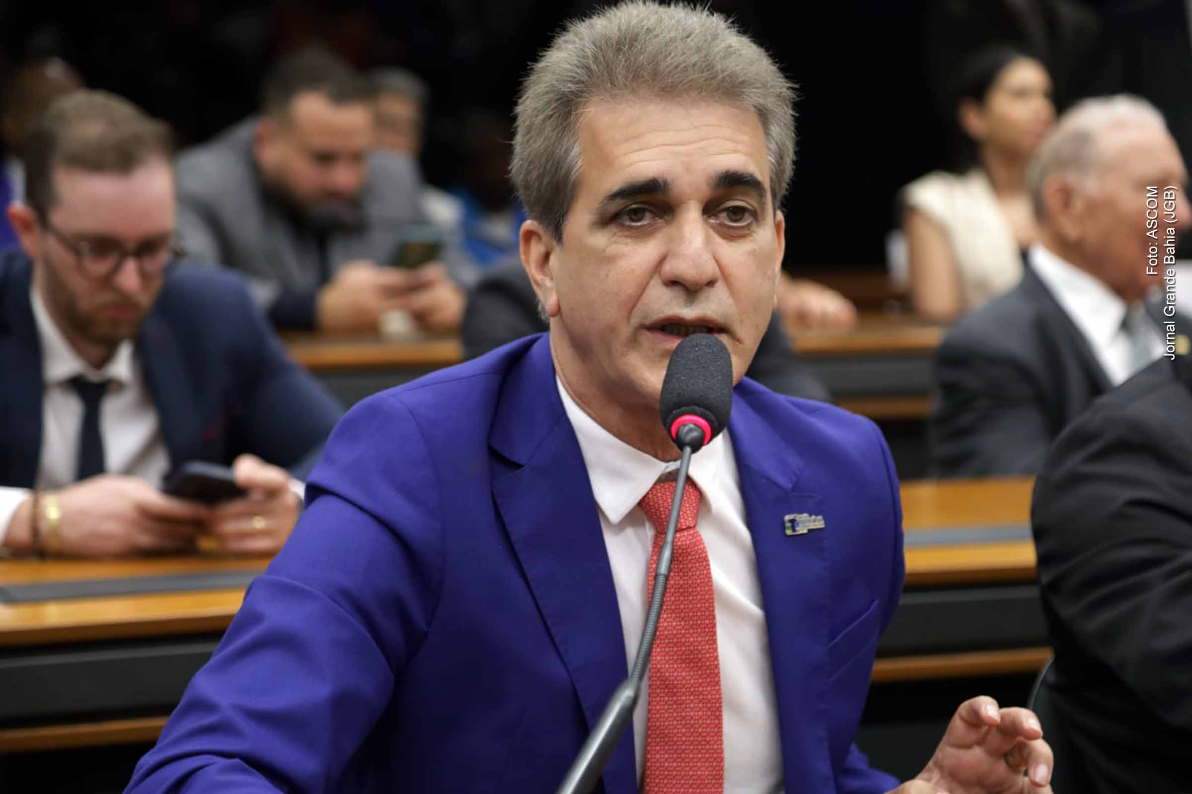 Deputado Robinson Almeida critica bancada de ACM Neto por apoio à PEC da Impunidade e urgência de anistia ao ex-presidente Jair Bolsonaro