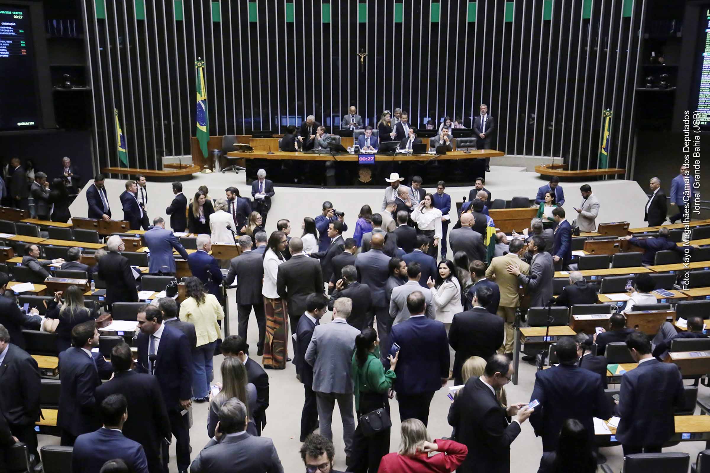 Deputados divergem sobre condenação do ex-presidente Jair Bolsonaro e pedem votação da anistia