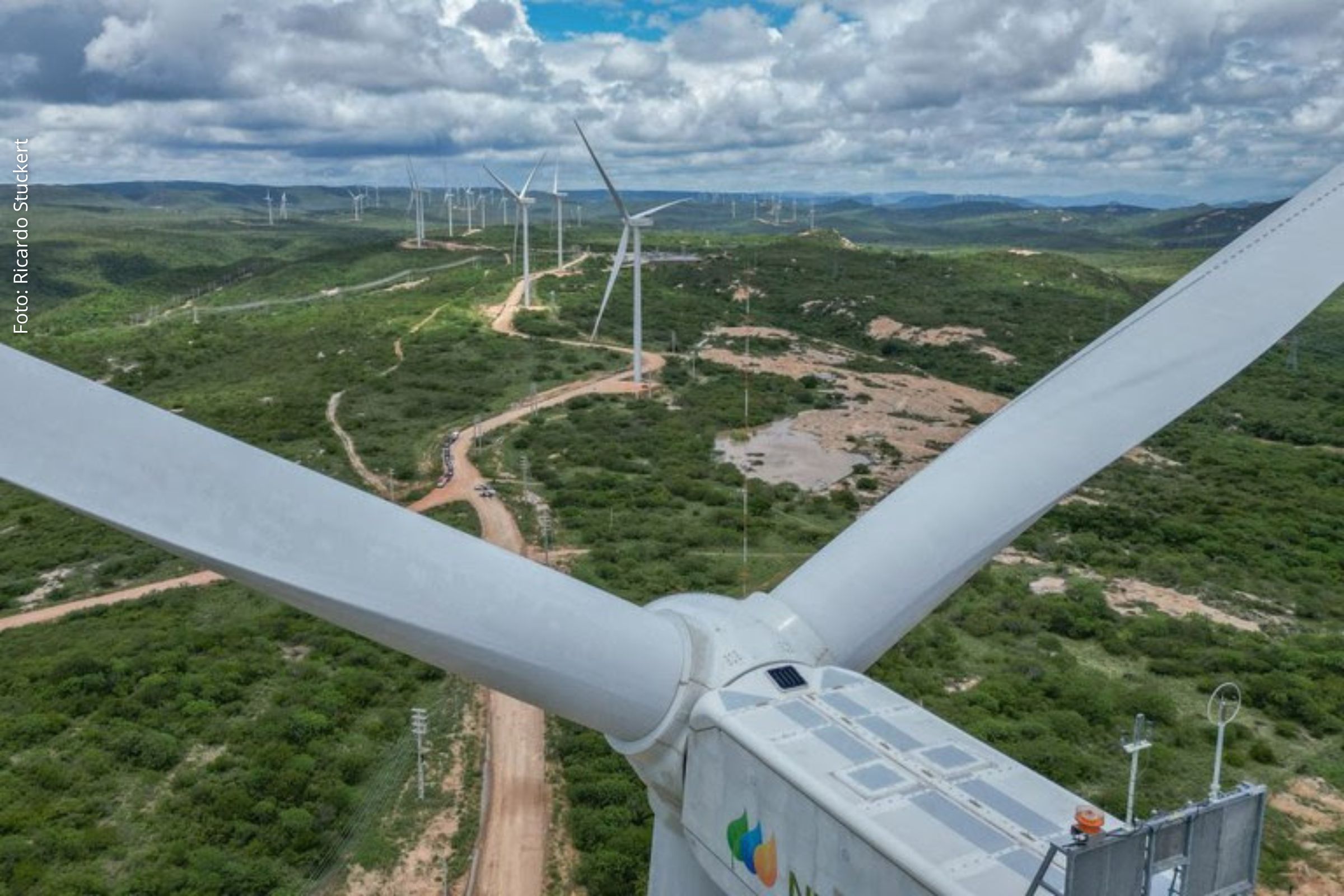 Setor industrial brasileiro avança na adoção de fontes limpas, com destaque para eletricidade e bagaço de cana, segundo o Balanço Energético Nacional 2025.