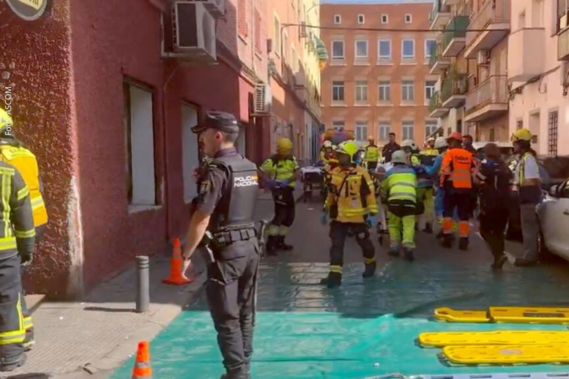 Vazamento de gás é apontado como causa; equipes de emergência trabalham em resgate no bairro de Vallecas.