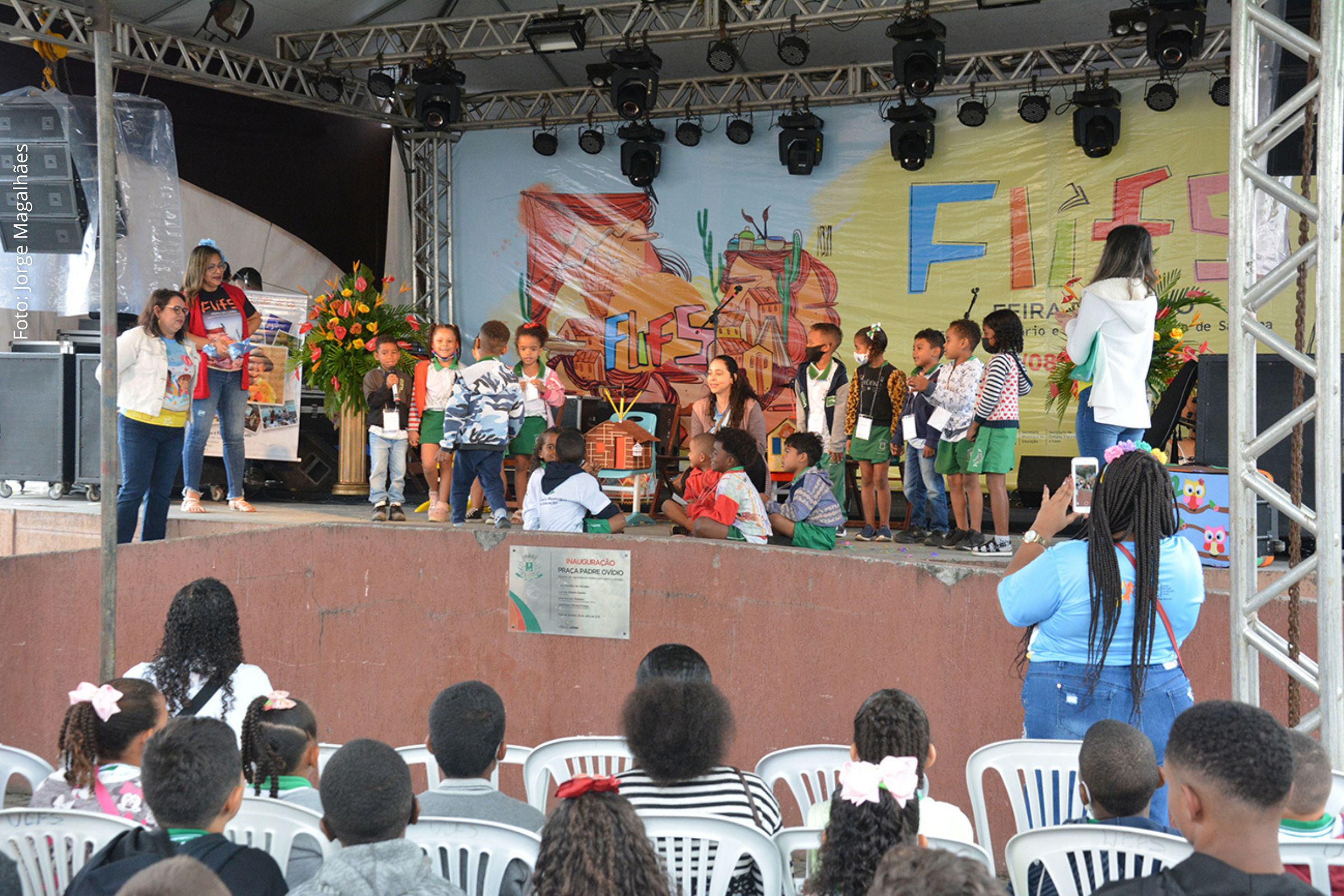 SEDUC de Feira de Santana amplia vale-livro e leva alunos de 79 escolas ao FLIFS 2025