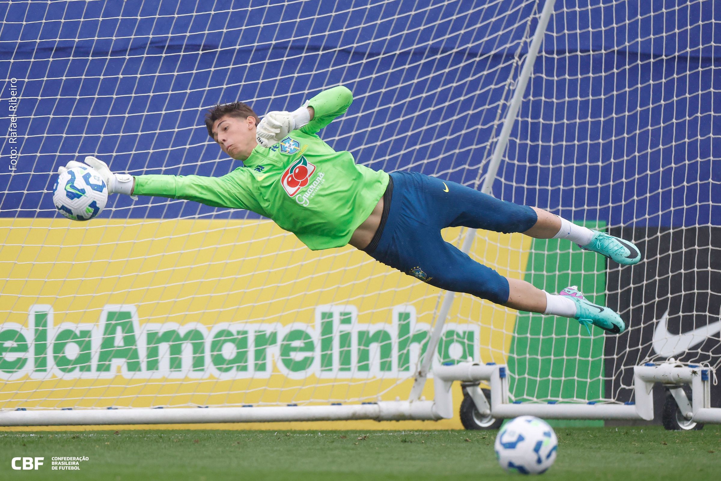 Jovem goleiro participou do treino da Seleção Principal em Teresópolis nesta segunda-feira (01/09/2025), após conquistar a Copa Intercontinental Sub-20 pelo Flamengo.