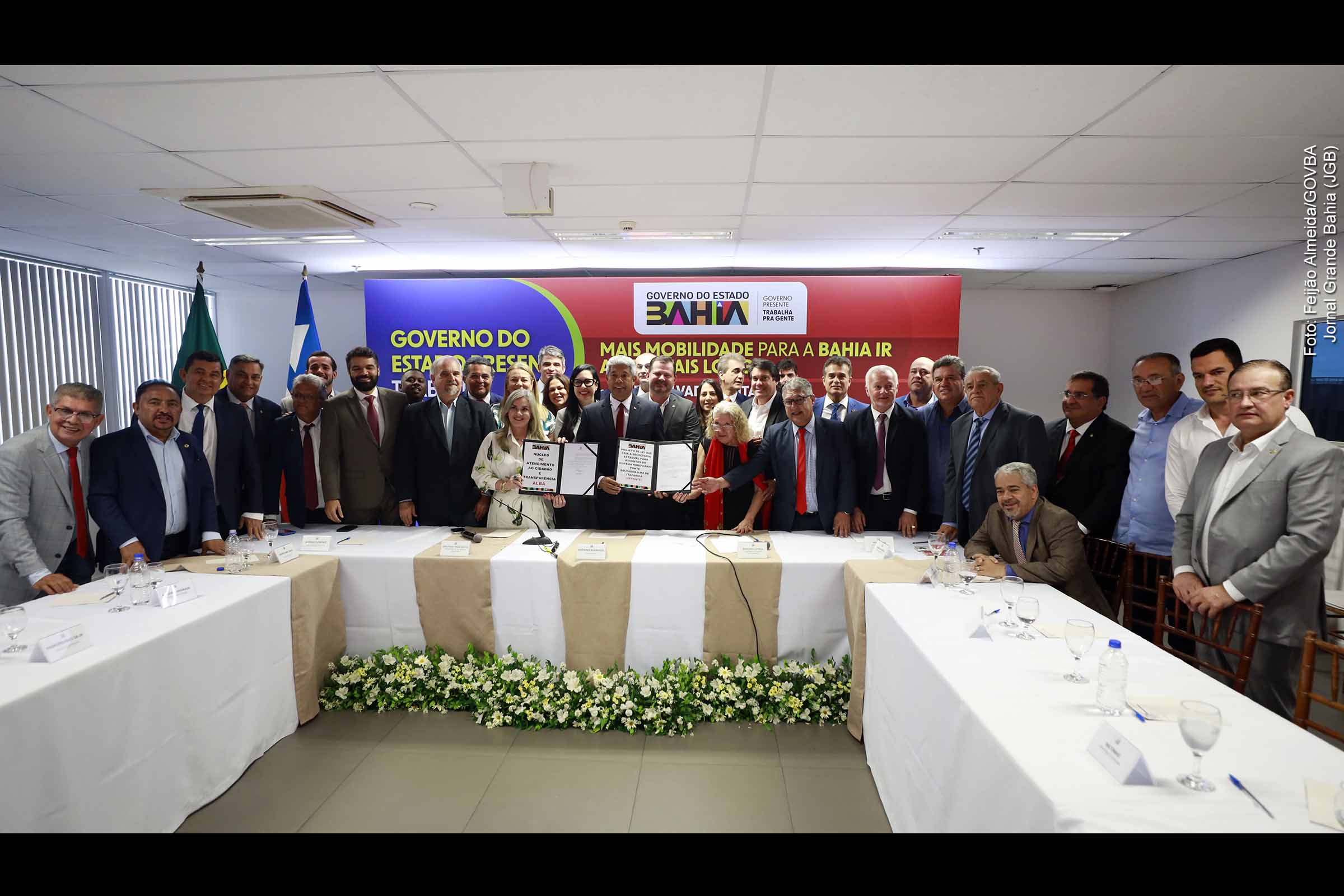 Governador Jerônimo cria secretaria para Ponte Salvador-Itaparica, anuncia R$ 42,6 bilhões em mobilidade e sanciona núcleo de transparência na Alba