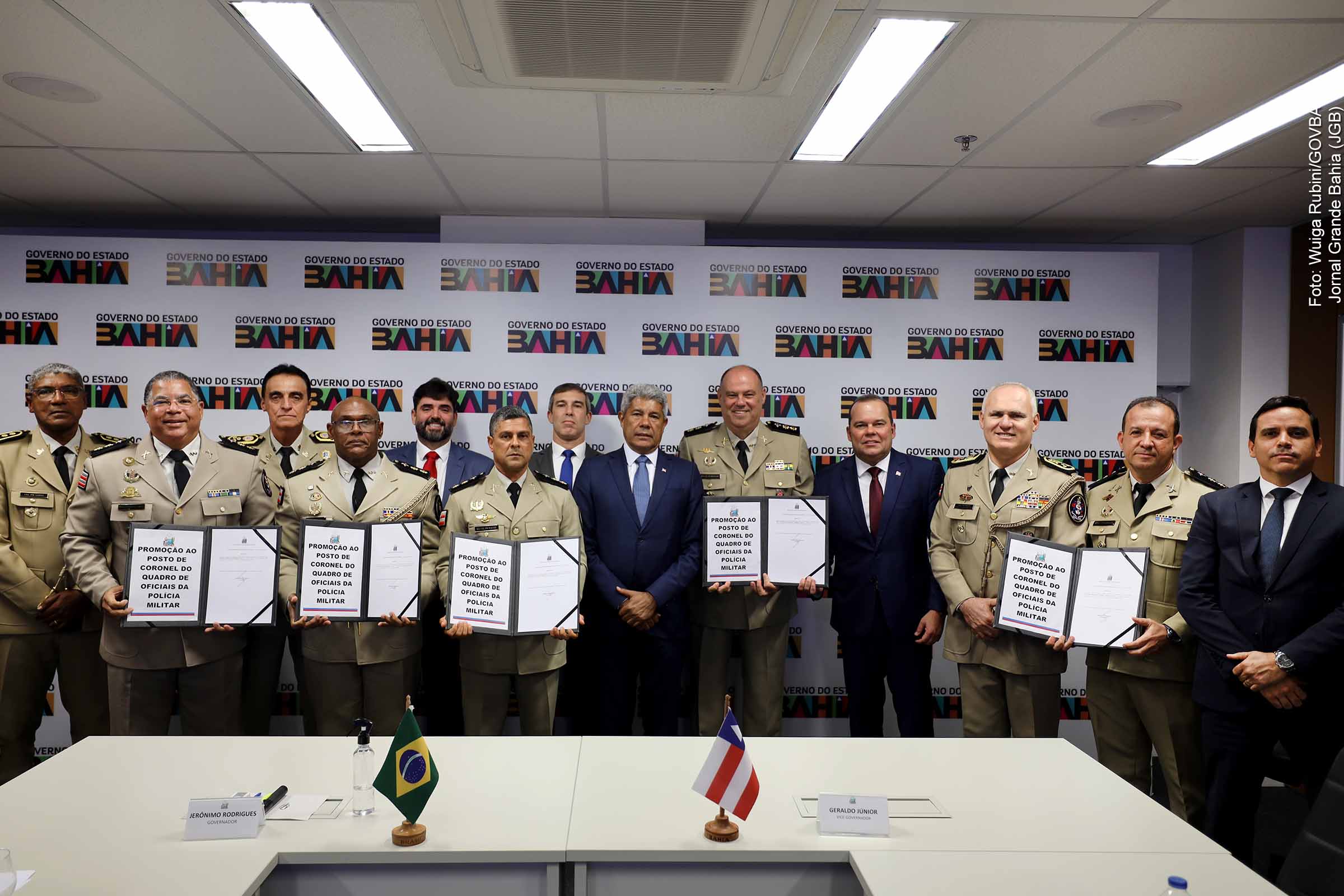 Governador Jerônimo sanciona leis para criação de novos comandos da PM e anuncia promoções de oficiais; Feira de Santana e outras 15 cidades são beneficiadas