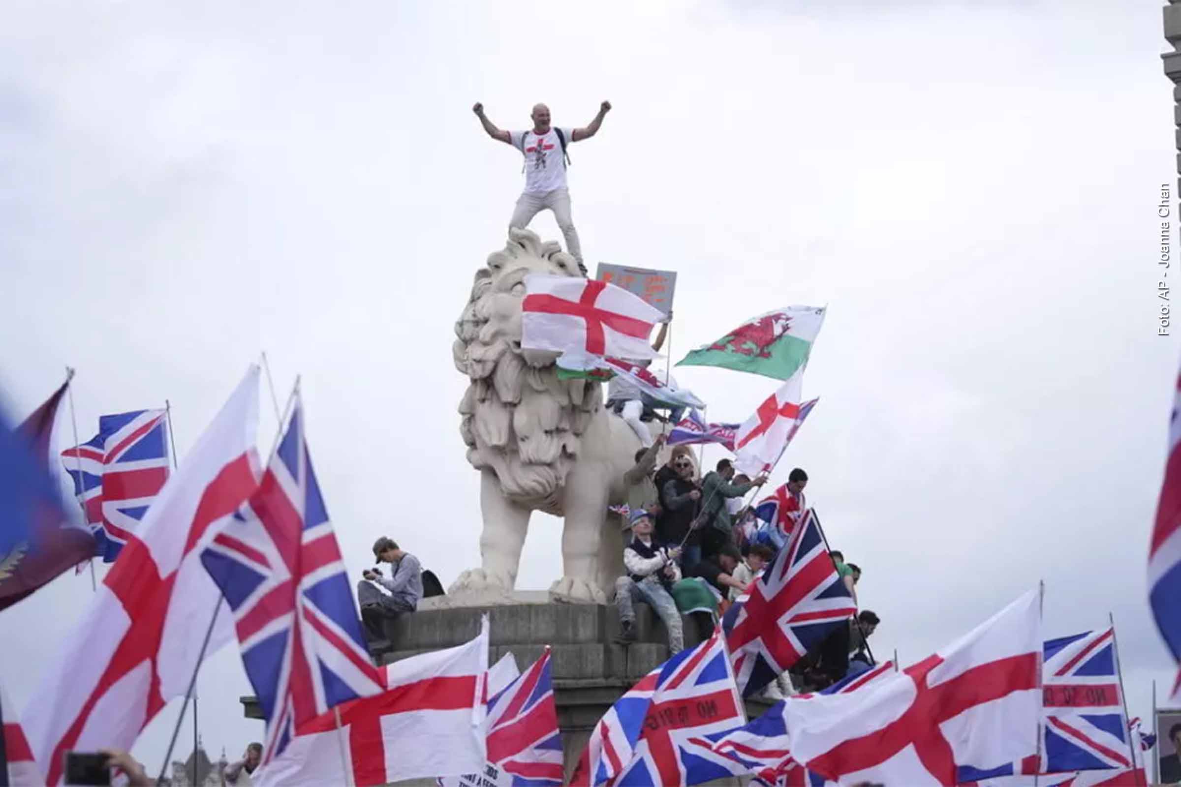 Marcha em Londres liderada por Tommy Robinson reúne mais de 100 mil e reacende debate sobre liberdade de expressão; Protestos anti-imigração crescem na Europa