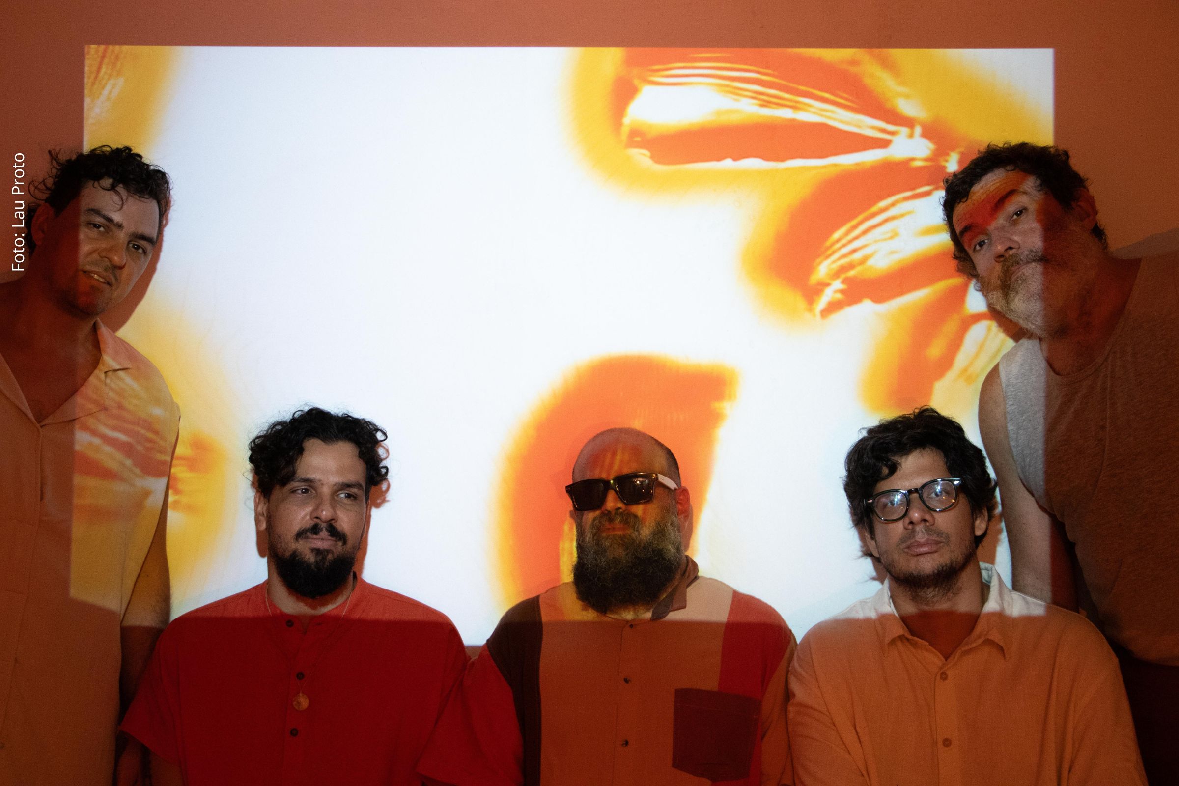 Evento na Casa Noise apresenta artistas nacionais e destaca a comemoração de 20 anos da banda pernambucana.