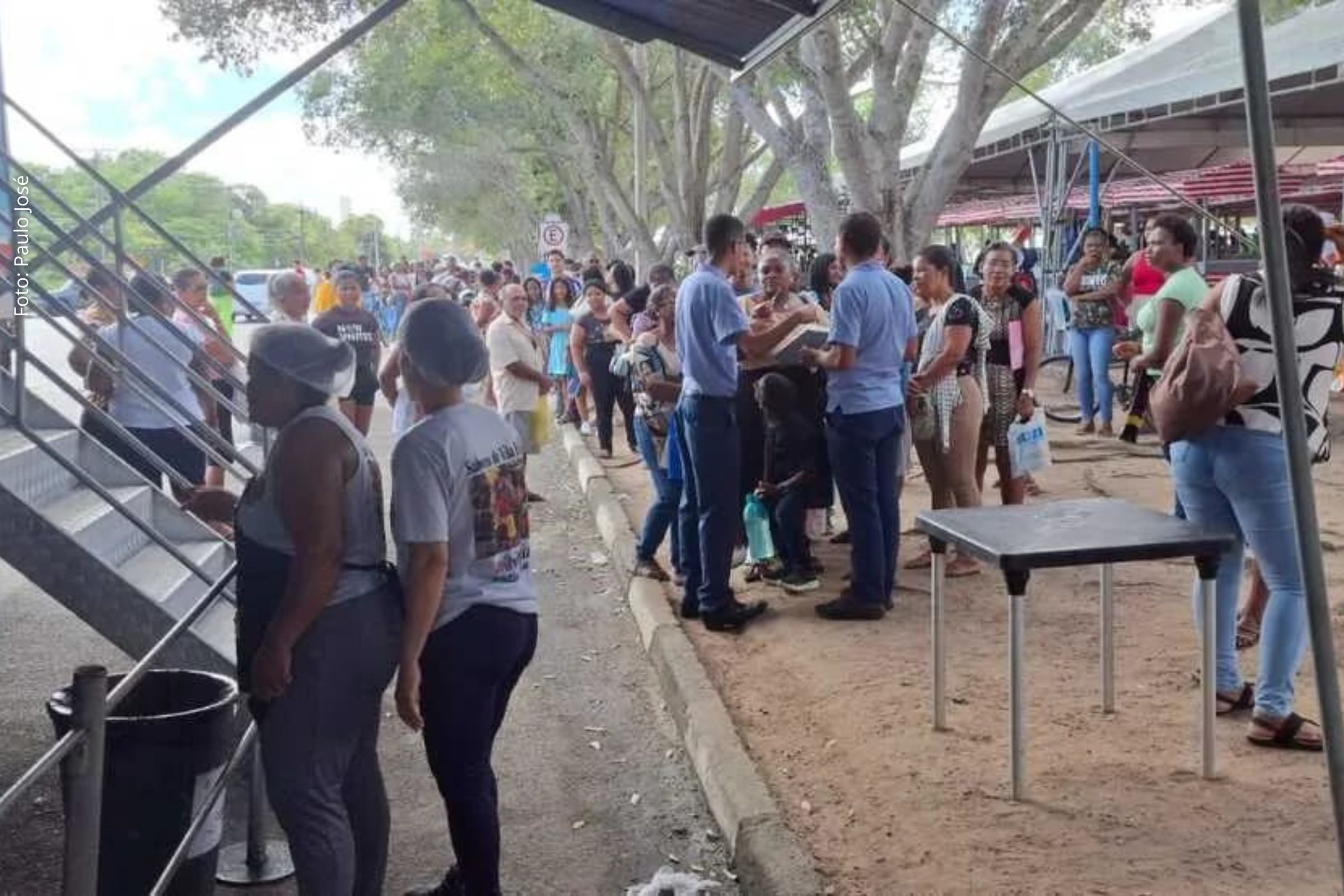 Moradores de Feira de Santana enfrentam dificuldades para emitir Carteira de Identidade; Vereador propõe mutirão do SAC