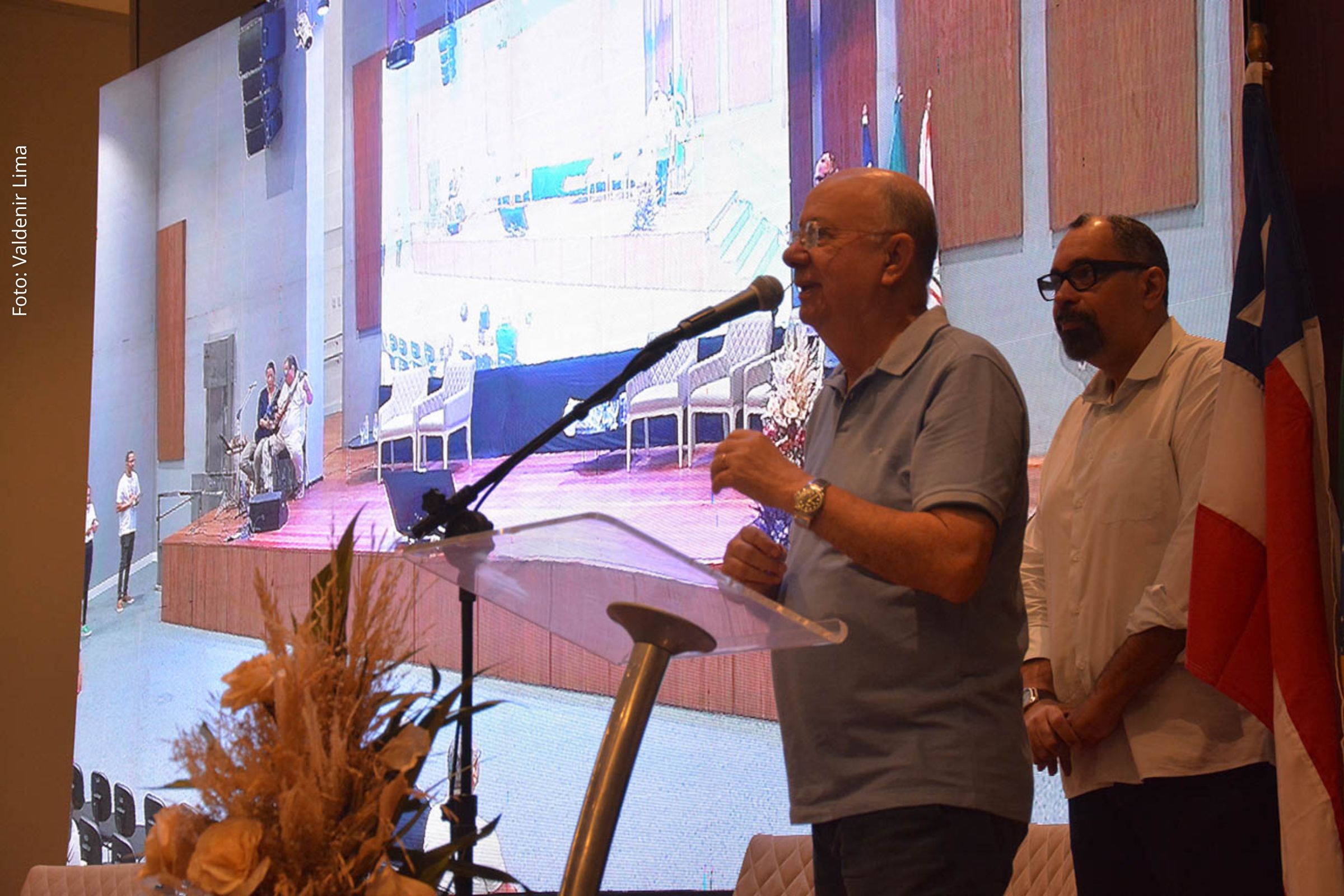 Evento reuniu conferências, homenagens e apresentações culturais no auditório da Secretaria de Educação.