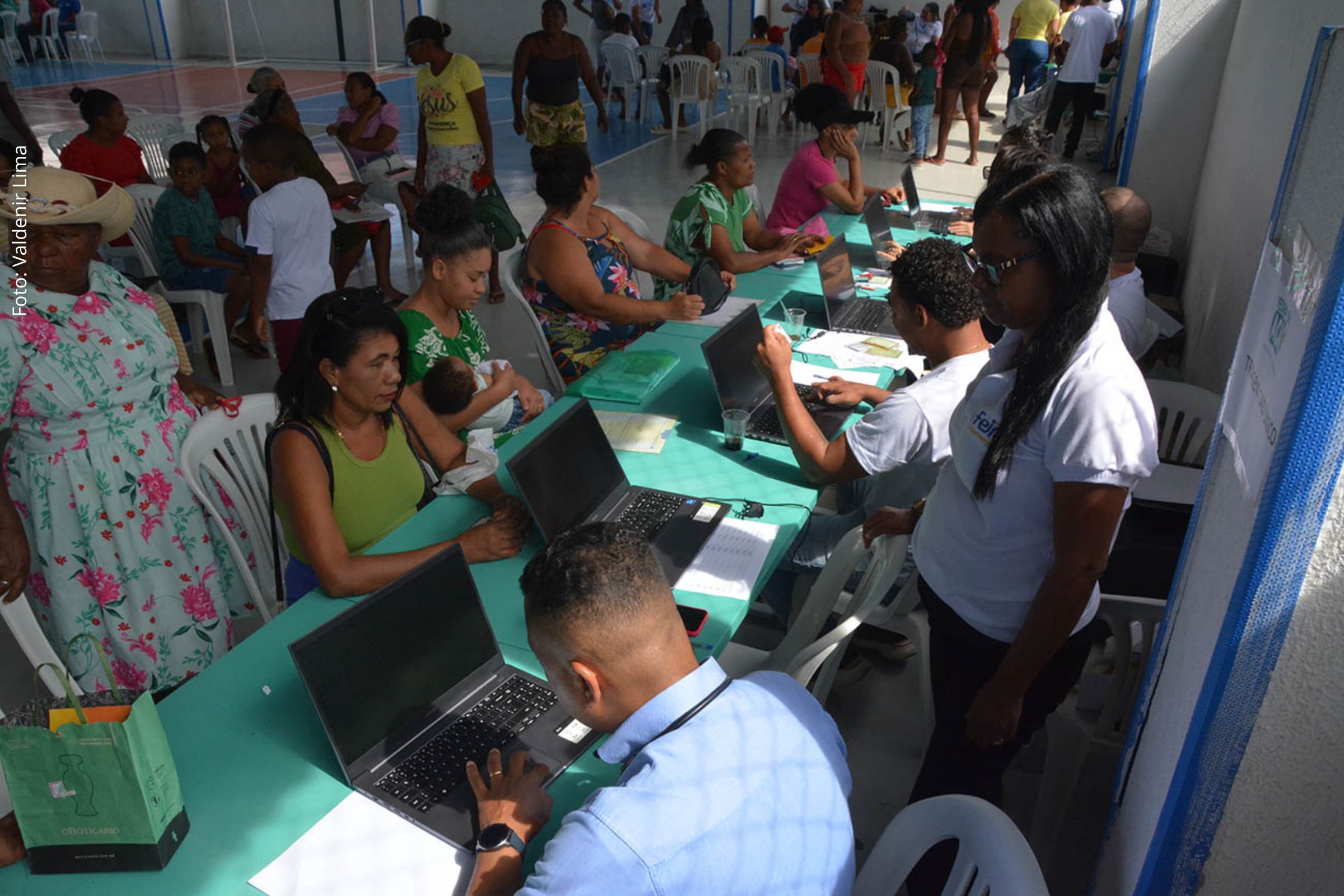 Moradores receberam atendimento médico, vacinação, manutenção de espaços públicos e ações de cidadania em evento da Prefeitura.