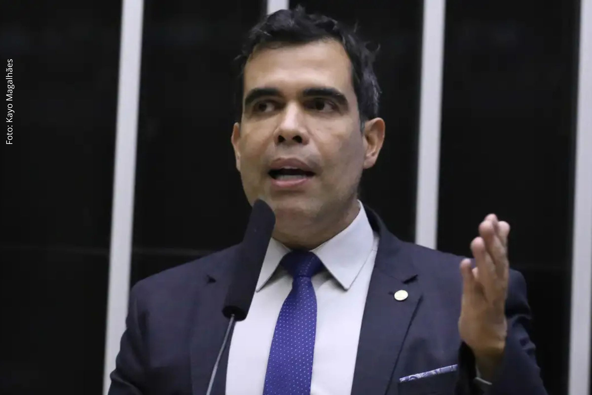 Parlamentar afirma que recursos destinados a cestas básicas foram corretamente aplicados e coloca-se à disposição das autoridades.