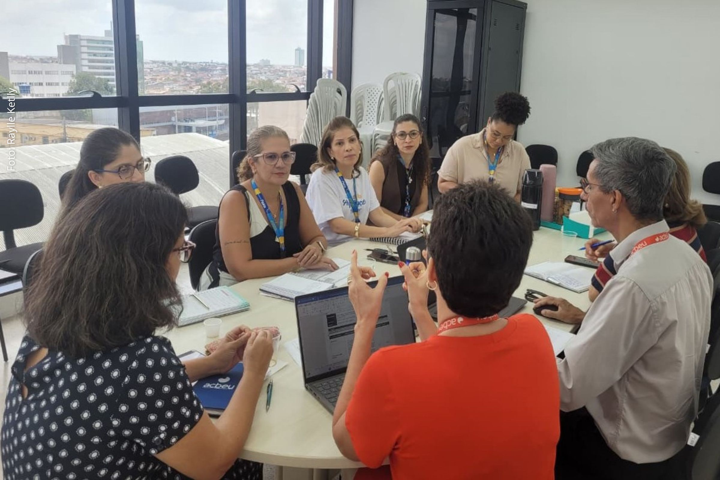 Iniciativa vai beneficiar mais de 2 mil alunos e prevê expansão para novas turmas e séries até 2026.