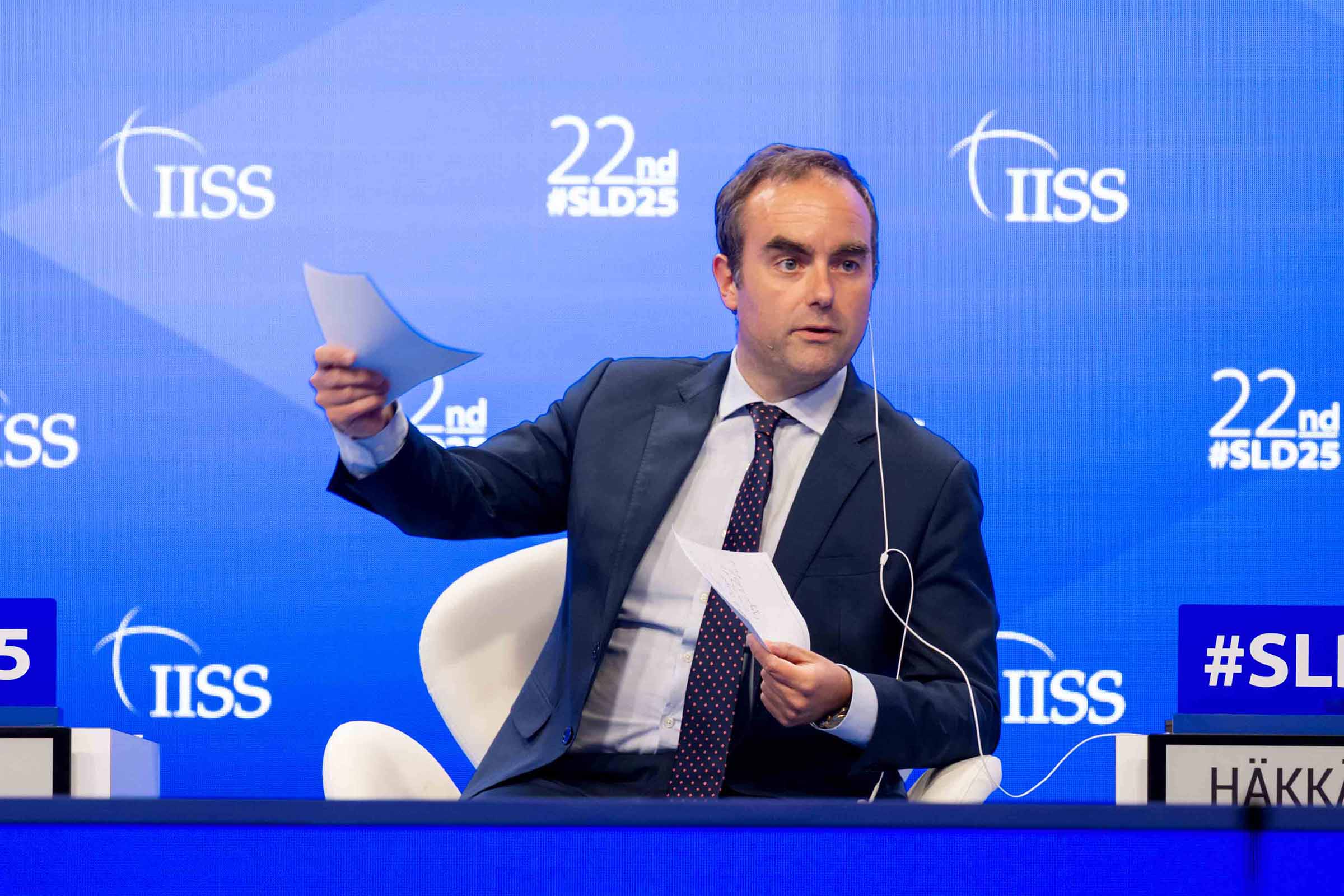 Quem é Sébastien Lecornu, da militância juvenil à chefia do governo da França em meio à crise