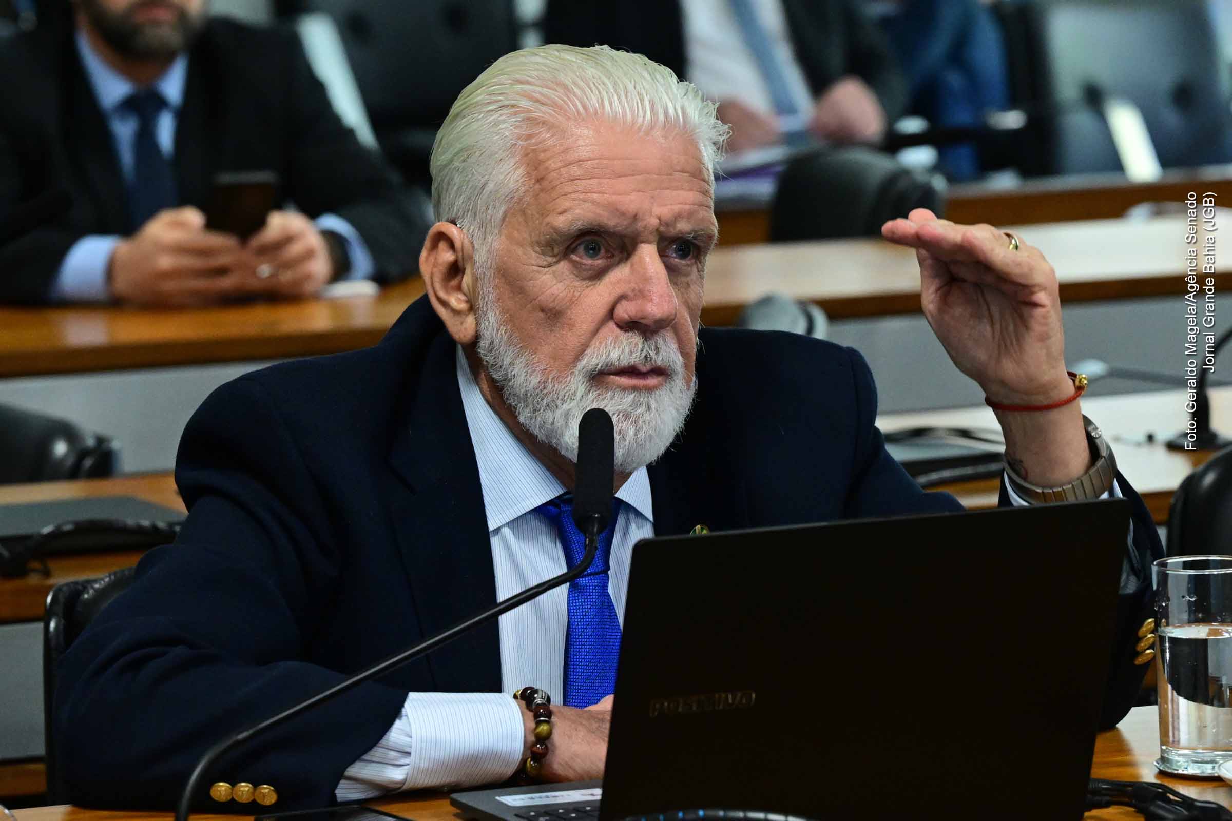 Senador Jaques Wagner critica proposta de anistia aos envolvidos no 8 de janeiro e alerta para riscos à democracia