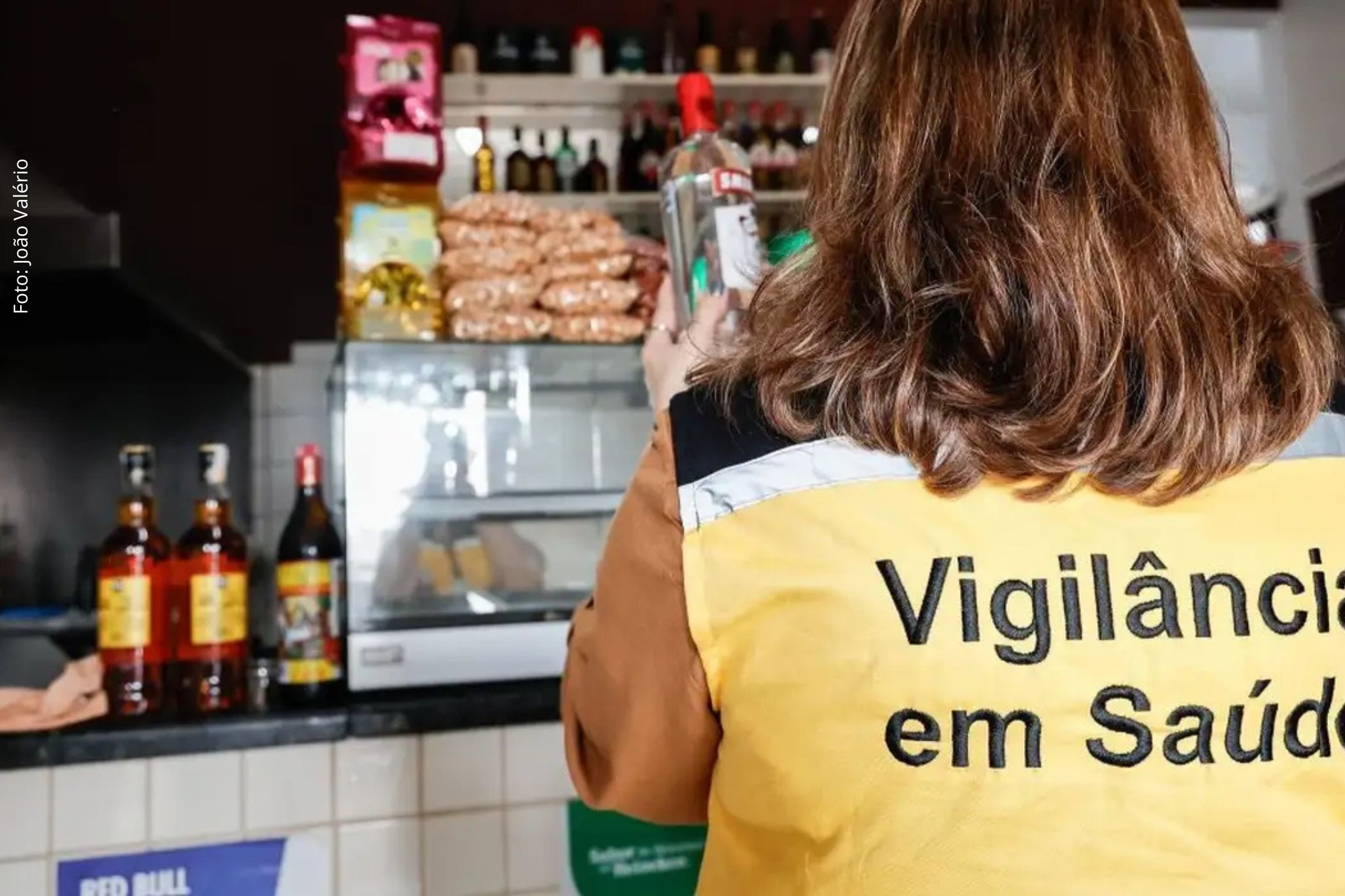 Operação em parceria com SES, SSP e CVS visa coibir comércio de bebidas adulteradas e prevenir intoxicações por metanol.