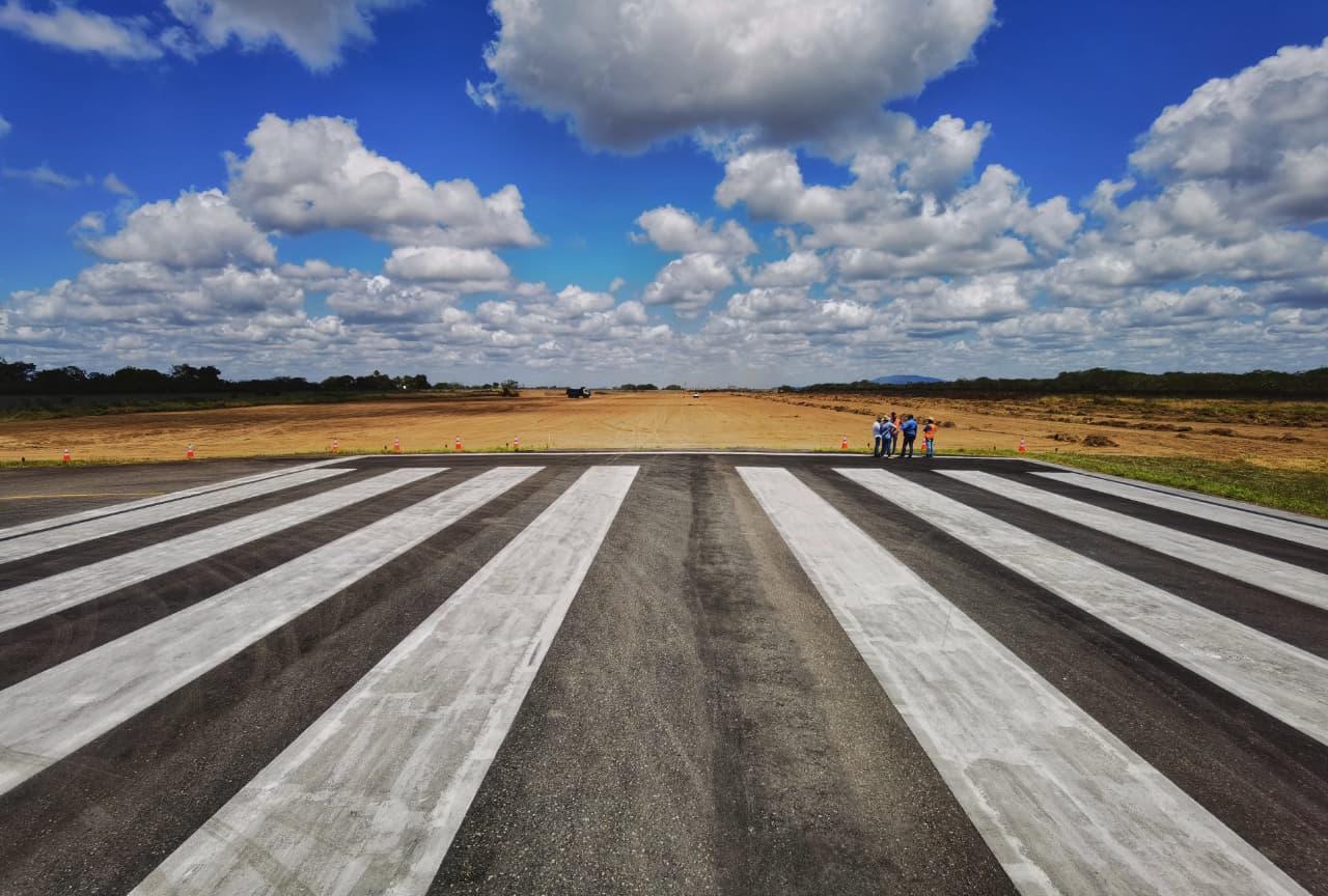 Aeroporto de Feira de Santana inicia ampliação da pista de pouso com investimento de R$ 10,2 milhões, diz Governo Jerônimo