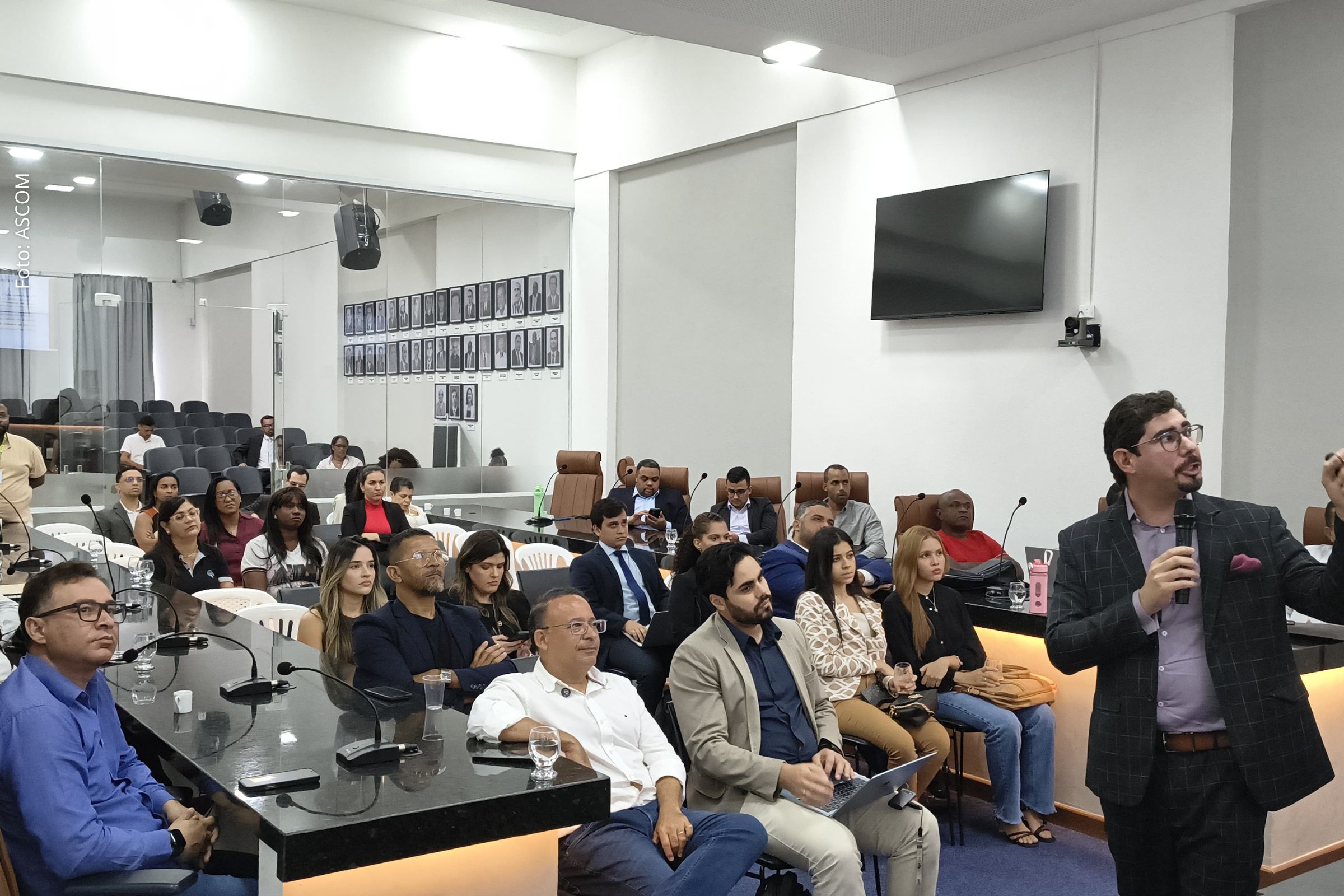 Advogado legislativo e vereadores destacam necessidade de modernização das normas municipais e regimento interno da Casa da Cidadania.