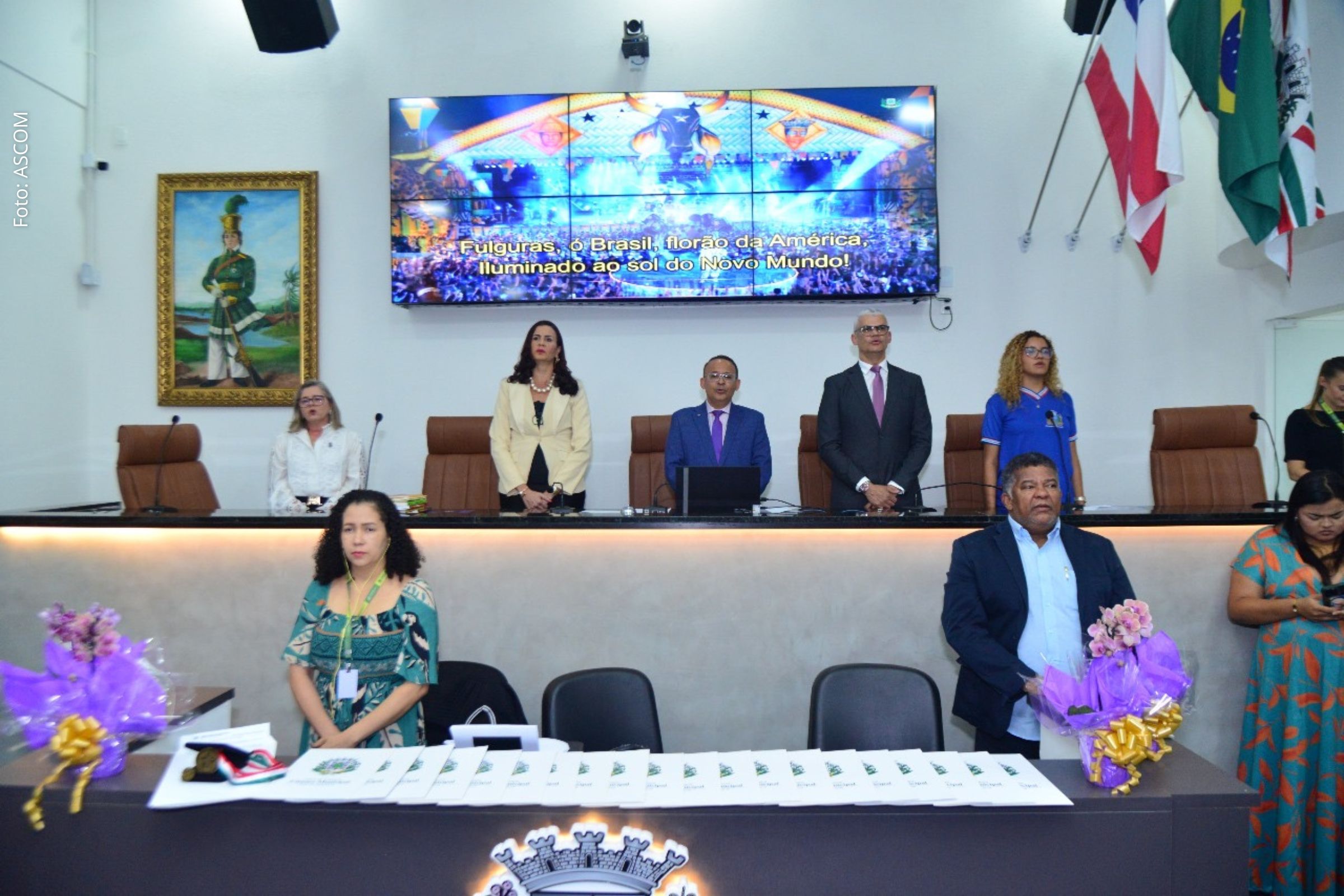 Sessão especial reuniu educadores, estudantes e autoridades para destacar o papel transformador e a resistência dos profissionais da educação.
