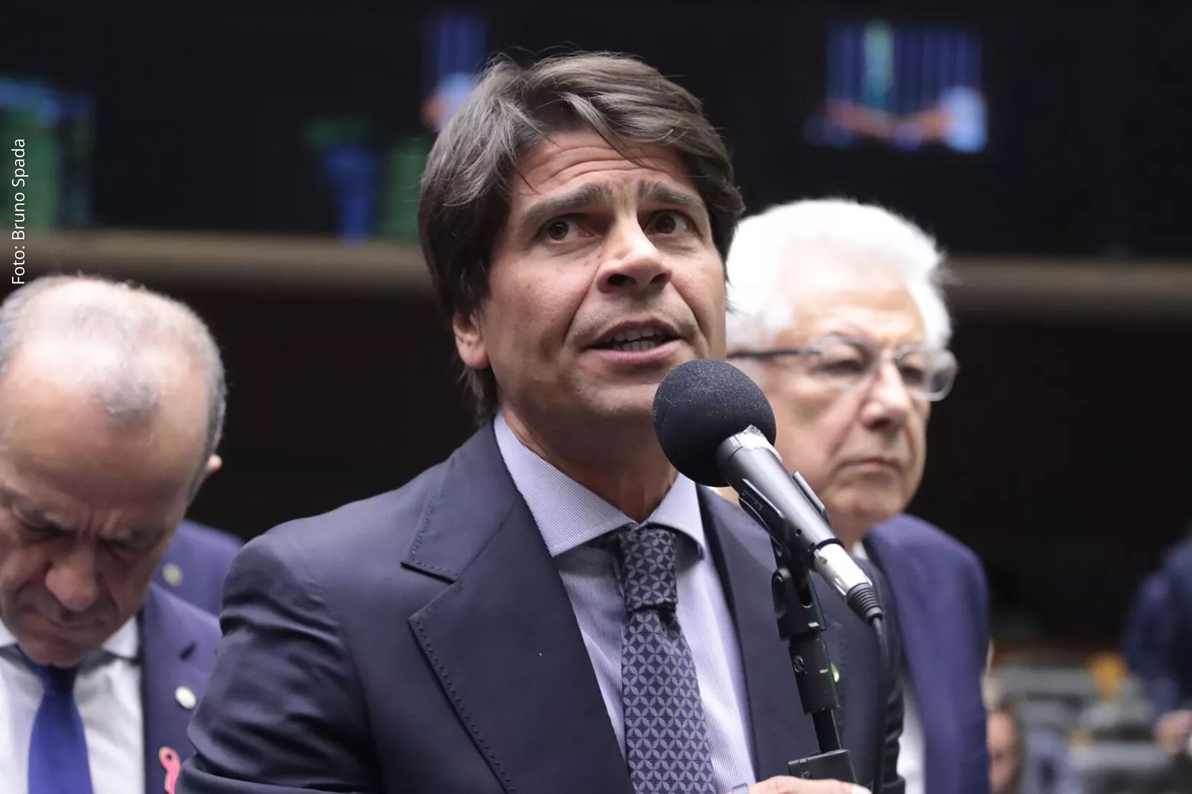 Projeto da Reforma Administrativa estabelece restrições a auxílios e prevê mudanças em férias, licenças e progressões automáticas.