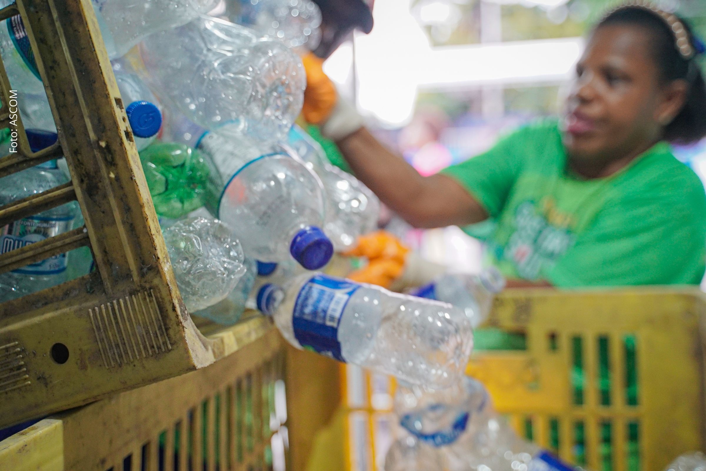 Novo decreto sobre embalagens plásticas reconhece papel dos catadores e pode fortalecer cooperativas na Bahia