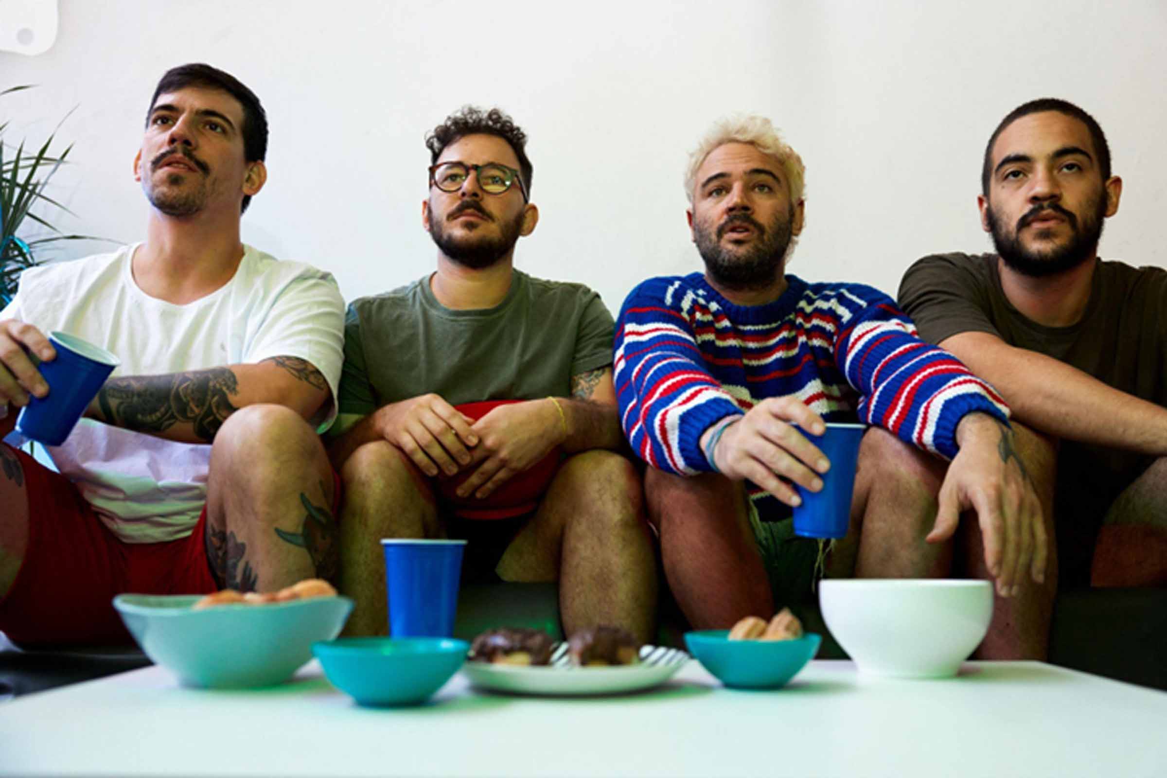 O método de revisão em 15 minutos permite reconstituir a rodada com precisão e sem recorrer a ferramentas complexas. Usando placar, linha do tempo, estatísticas básicas e um vídeo curto, o torcedor entende por que um time venceu, reagiu ou perdeu o controle. A técnica prioriza clareza e hábito: ao repeti-la semanalmente, o espectador aprende a ler o jogo além do placar e das impressões imediatas.