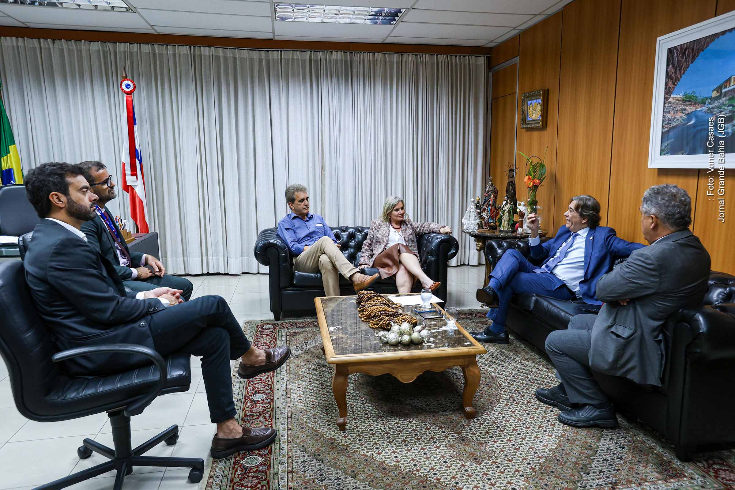 Deputada Ivana Bastos recebe desembargador Geder Gomes e deputados para discutir PL que institui a Política Estadual de Alternativas Penais na Bahia