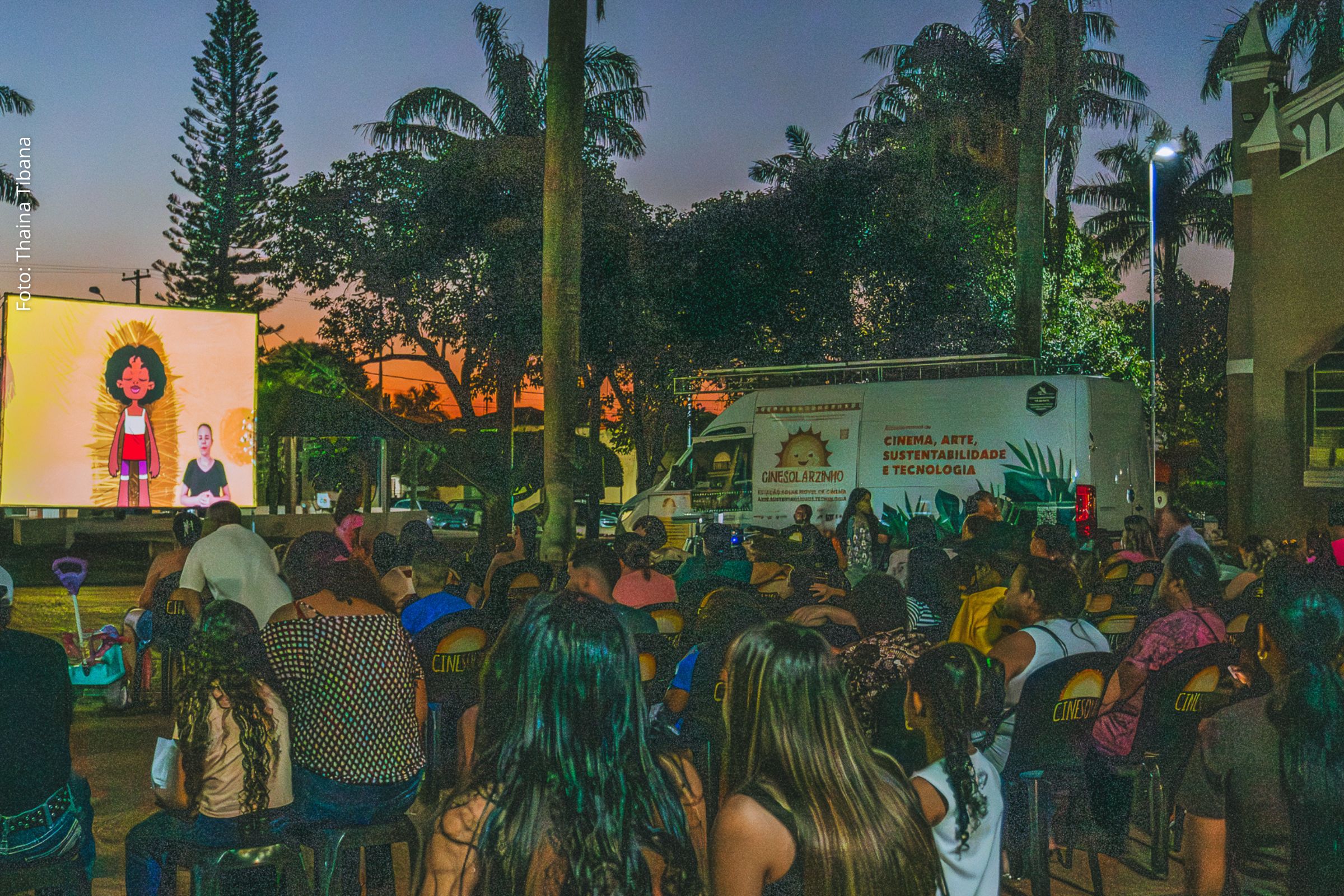 Furgão do CineSolar chega a Feira de Santana com sessões gratuitas de cinema movido a energia solar
