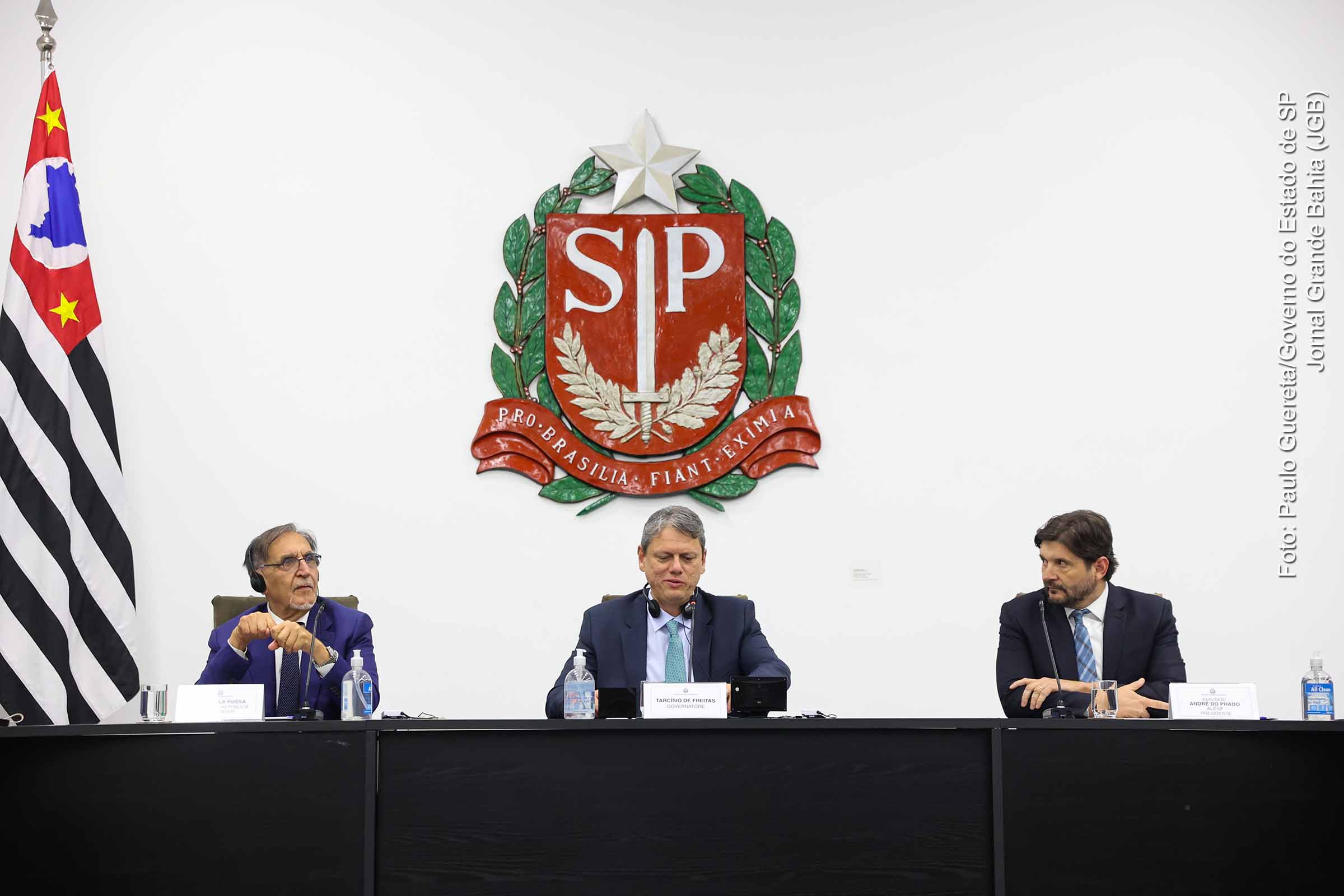 Tarcísio de Freitas desponta como candidato natural da oposição em 2026 para presidência do Brasil, aponta artigo de Joaci Góes