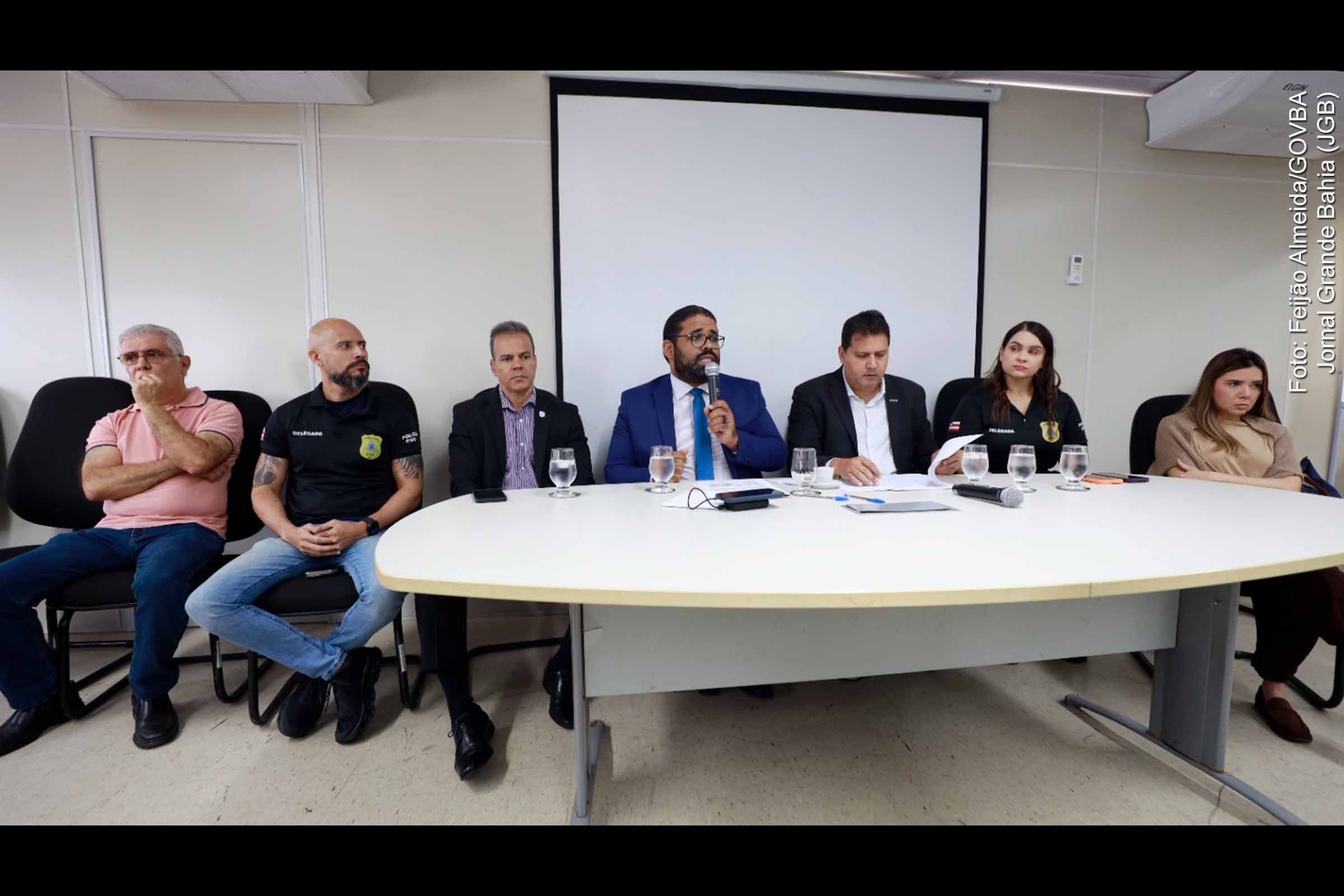 O Governo da Bahia lançou a Operação “Bebidas Etílicas” nesta segunda-feira (6) para fiscalizar o comércio de bebidas em Salvador. A ação envolve Procon-BA, SSP e Sesab, com foco na prevenção à falsificação e na segurança do consumidor. As inspeções verificam origem, validade e rotulagem dos produtos. Casos suspeitos de intoxicação por metanol na Bahia foram descartados.