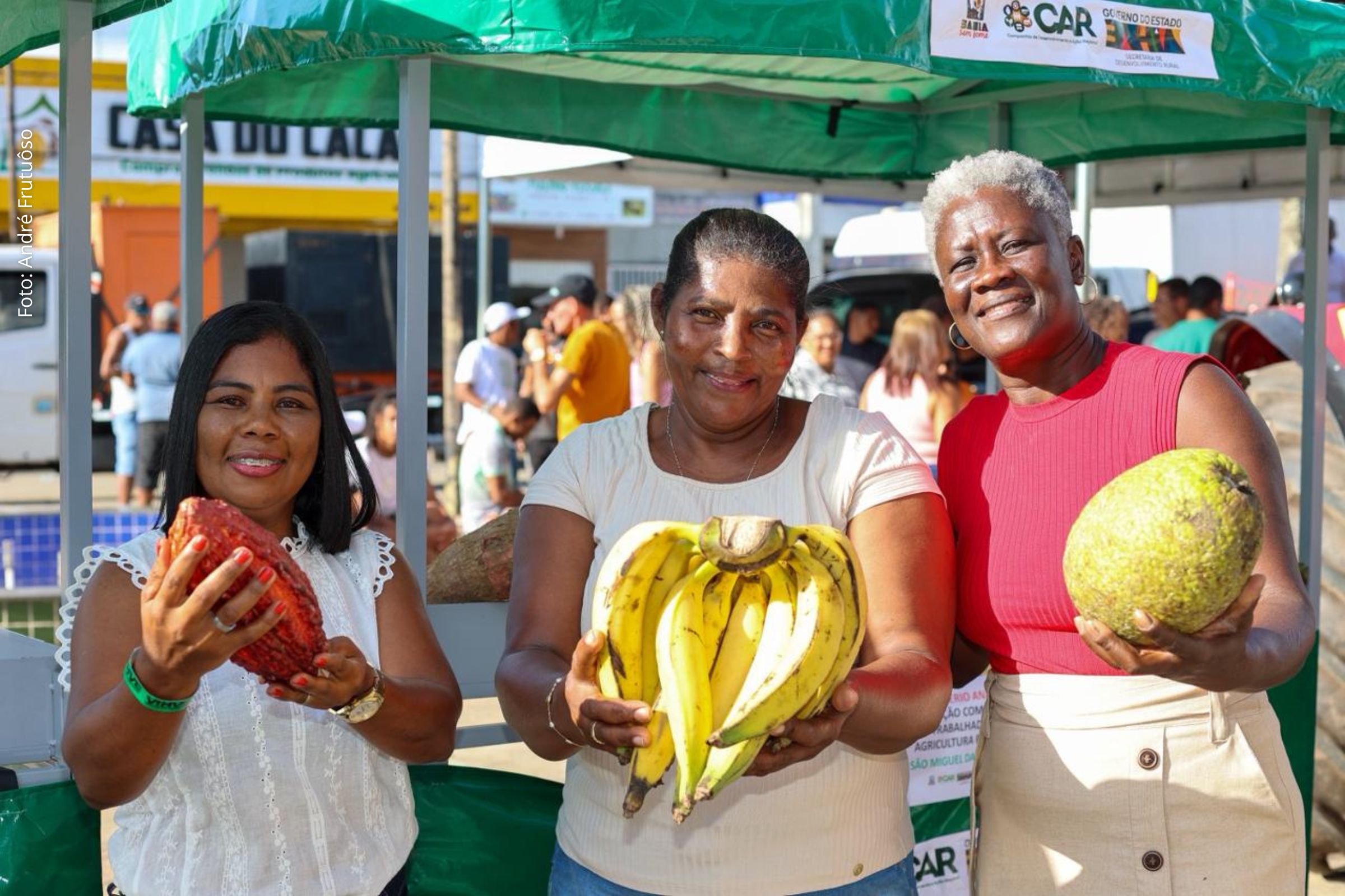 Iniciativas contemplam Laje e São Miguel das Matas com equipamentos agrícolas e ordens de serviço para obras de infraestrutura rural.