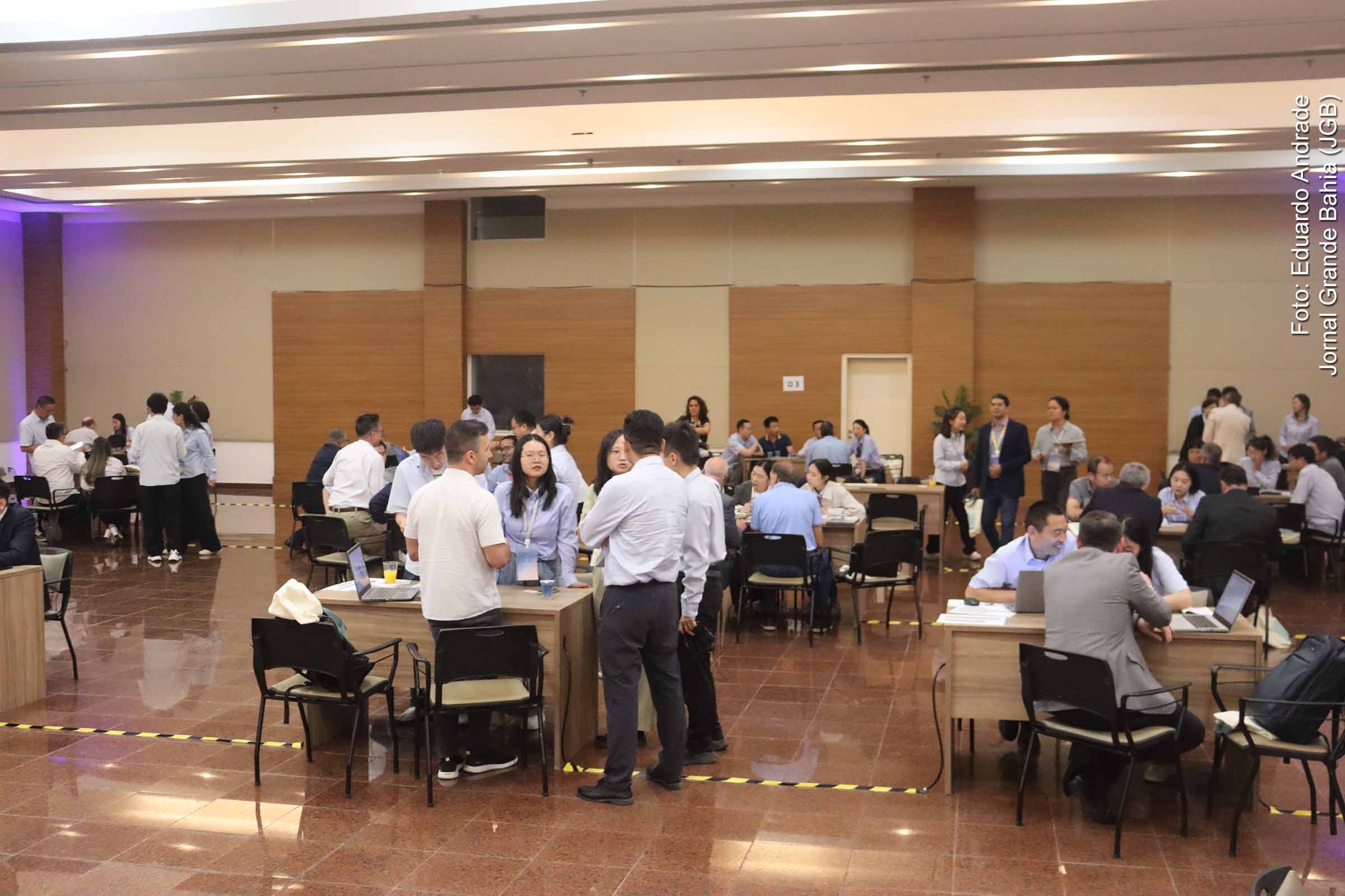 O Encontro de Fornecedores da BYD, promovido pelo Governo da Bahia e parceiros institucionais, reuniu 130 representantes da indústria automotiva no Senai Cimatec, em Salvador. O evento reforçou a estratégia estadual de consolidar o polo automotivo de Camaçari e destacou o papel da BYD como vetor de inovação e emprego. Autoridades e empresários demonstraram confiança na retomada industrial e na mobilidade elétrica como eixo de desenvolvimento