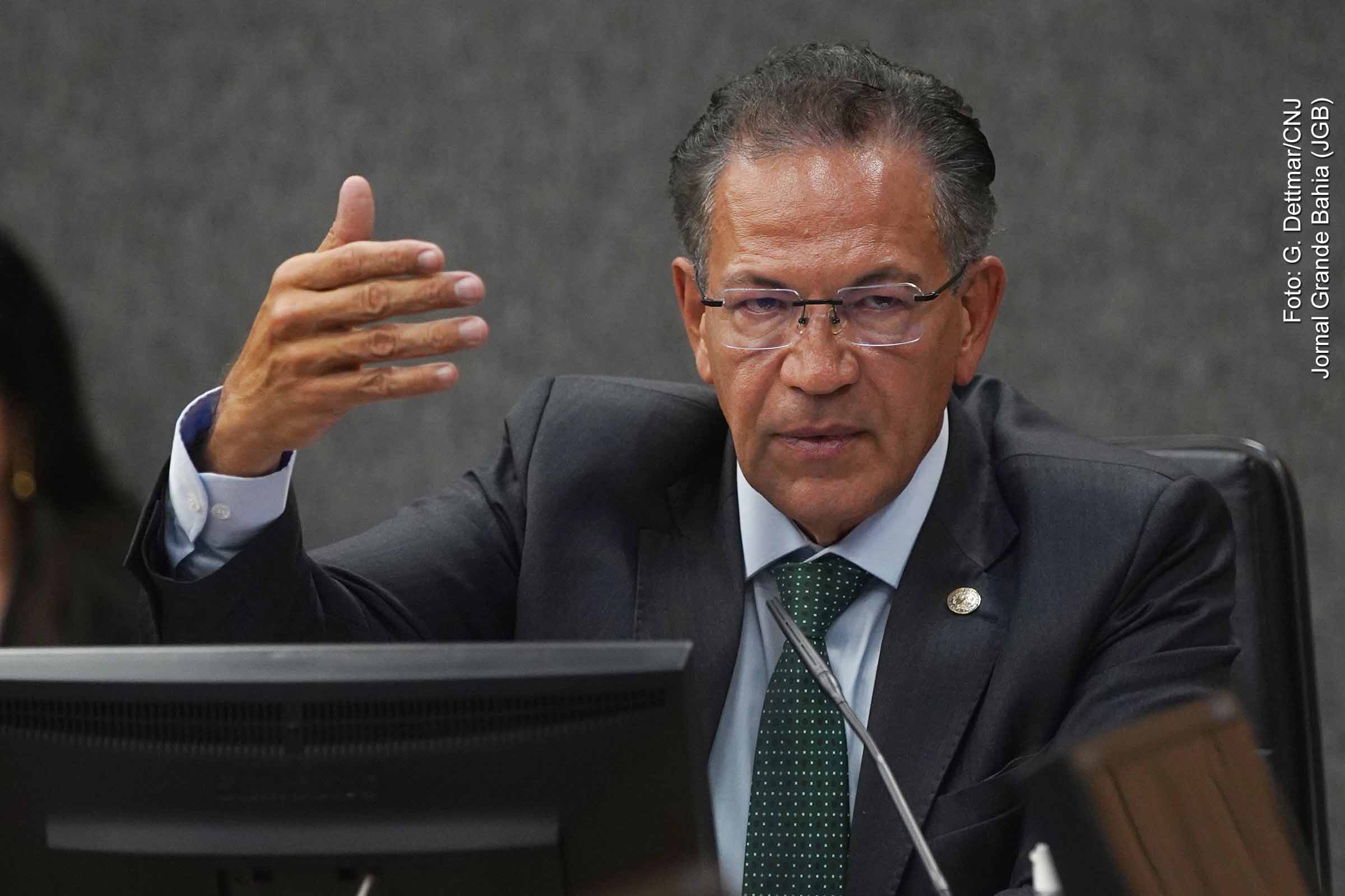 Ministro Mauro Campbell defende o fim da aposentadoria remunerada a juízes condenados, critica “magistrados TQQ” e denuncia privilégios históricos da magistratura