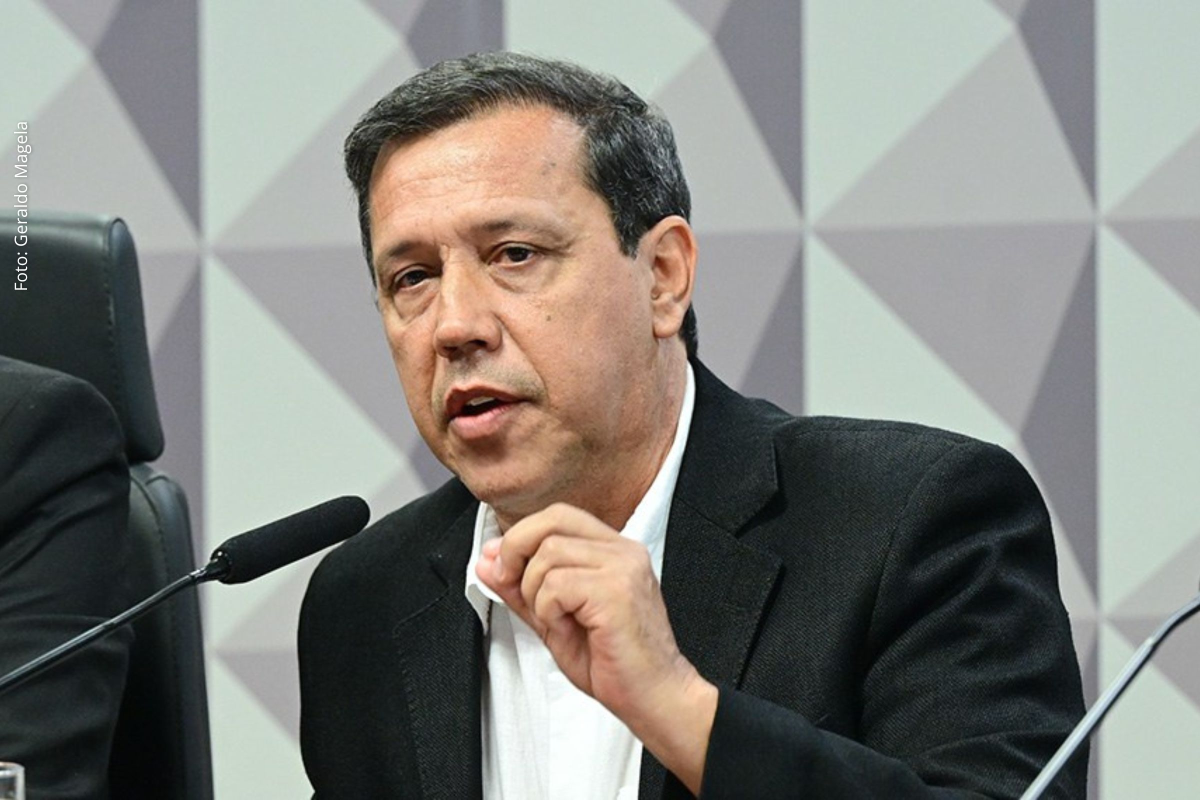 Deputado Alfredo Gaspar acusa sindicato de fraudes em aposentadorias e destaca papel de empresas intermediárias e familiares de dirigentes.