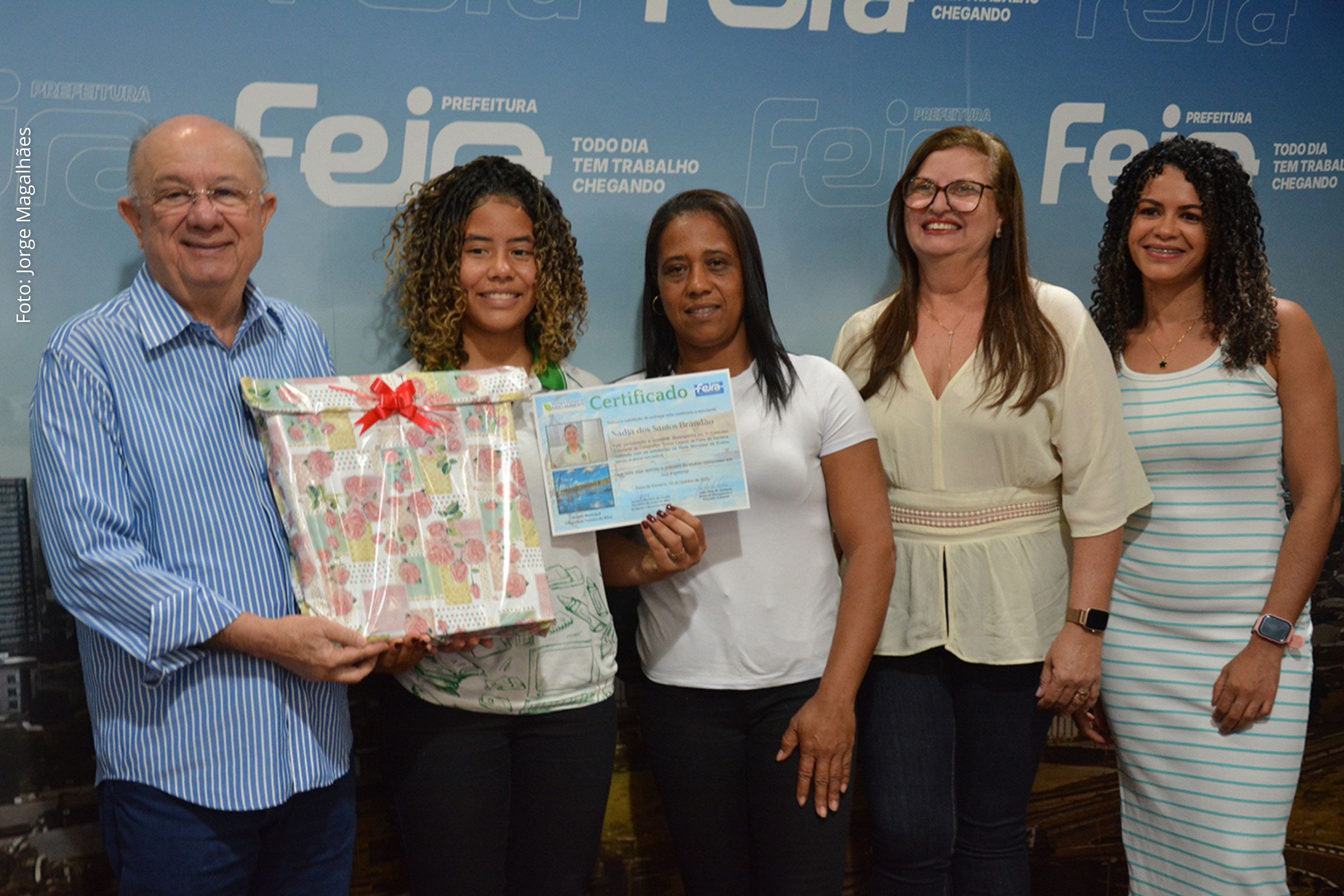 Estudantes da rede pública municipal recebem prêmios por registros fotográficos que destacam lagoas da cidade.
