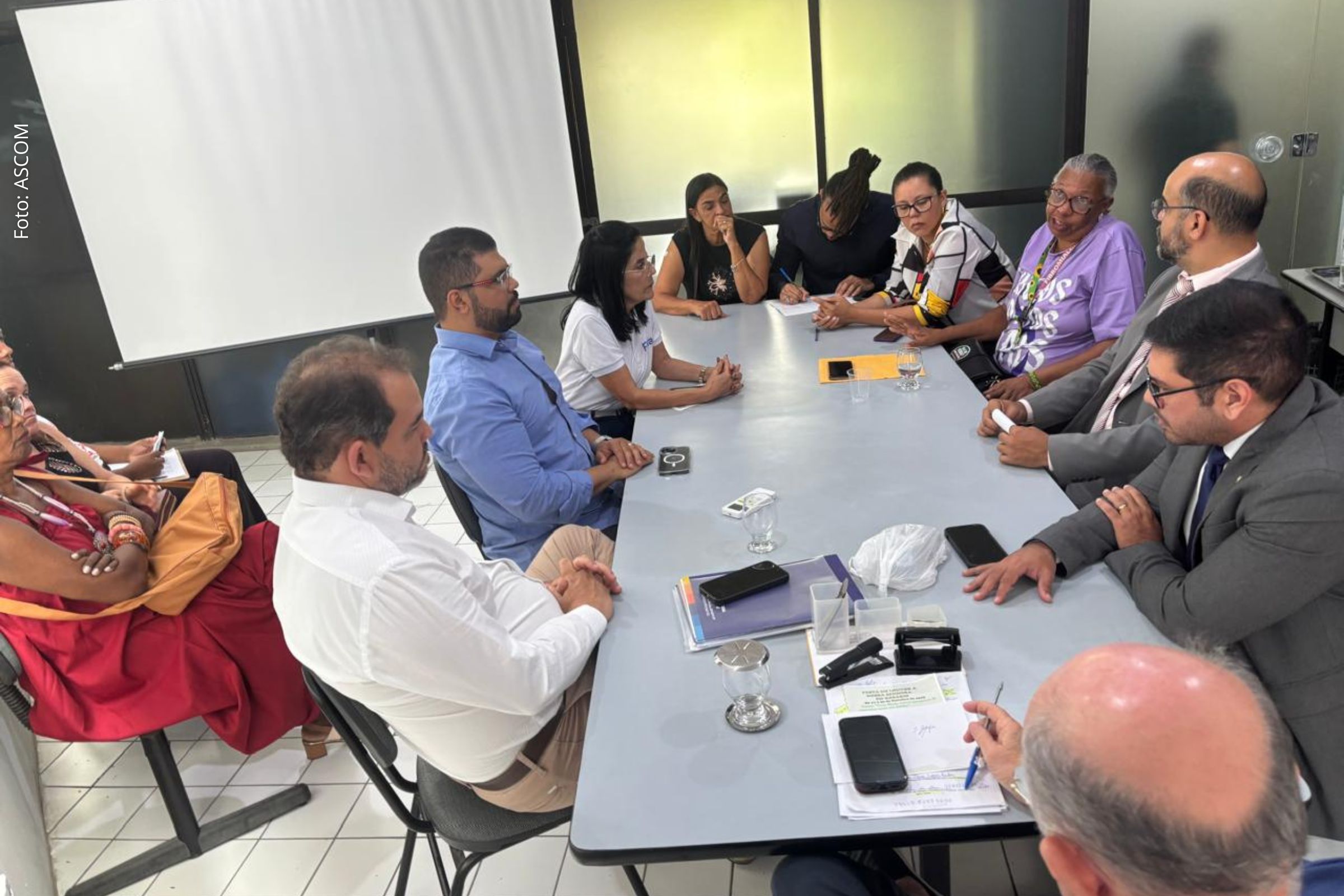 Reunião entre prefeito e entidades aponta medidas para proteção de informações sensíveis e garantia de direitos dos pacientes.