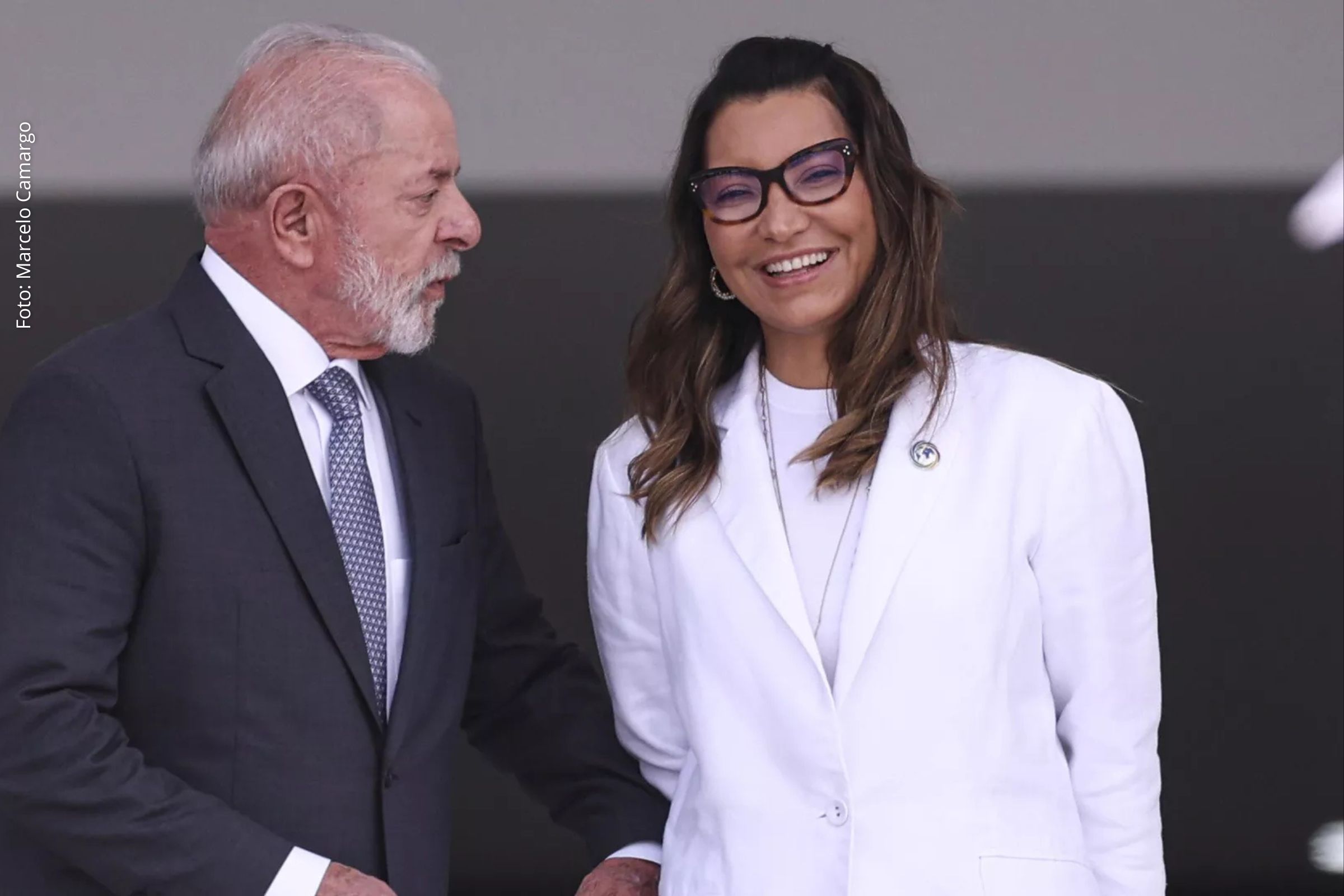 Parlamentares questionam uso de verba pública e aparato funcional para atividades da cônjuge do presidente Lula.