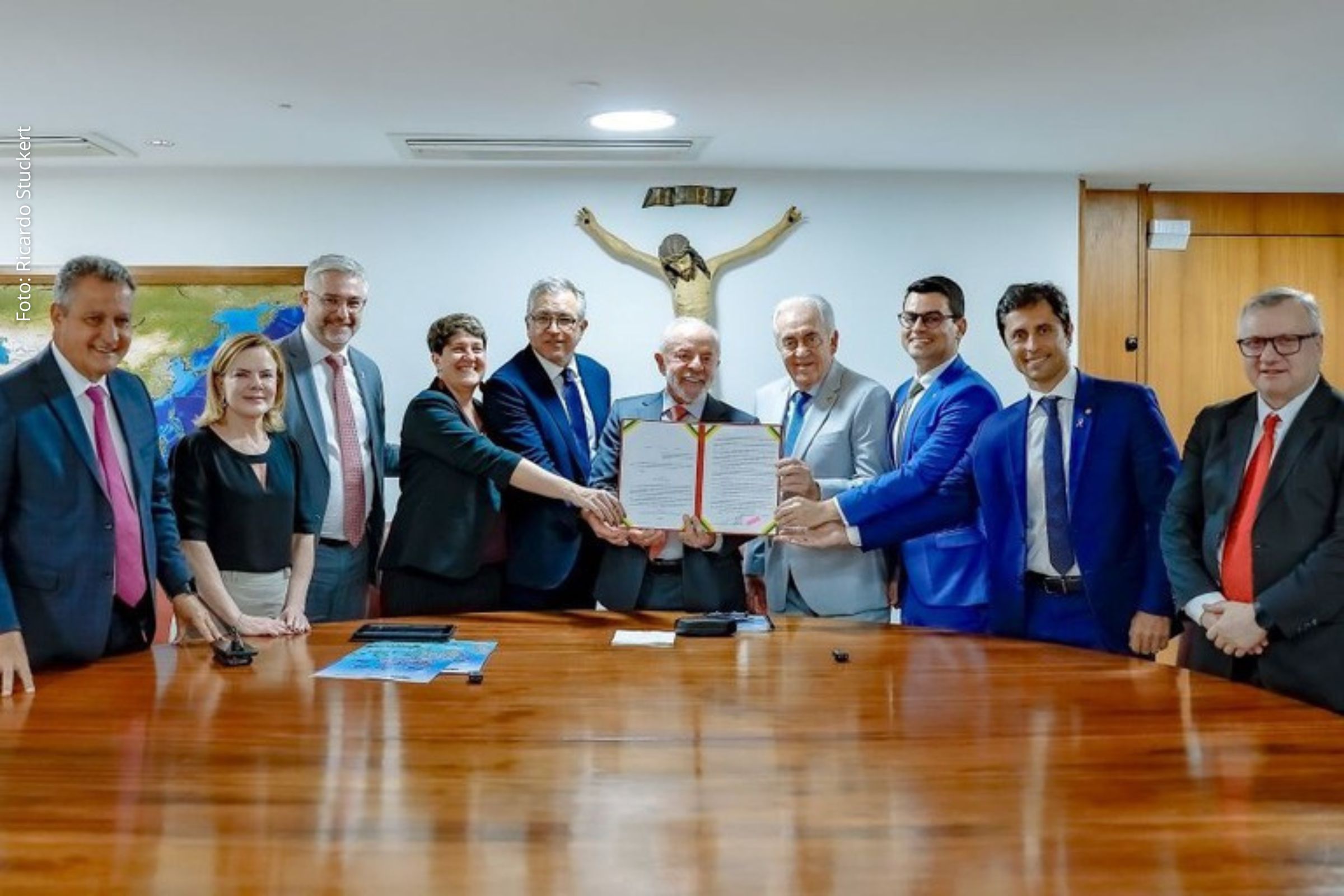Medidas fortalecem a saúde pública, reduzem tempo de espera e aceleram pesquisas clínicas com segurança e regulamentação.
