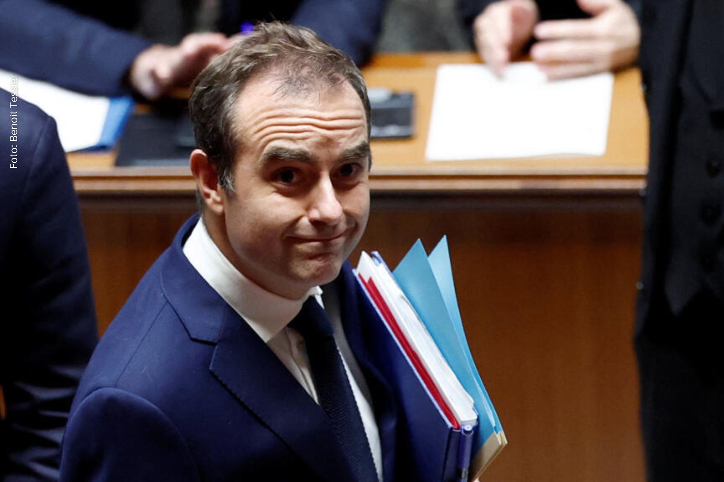 Governo Lecornu II enfrenta batalha fiscal após escapar de moções de censura na França