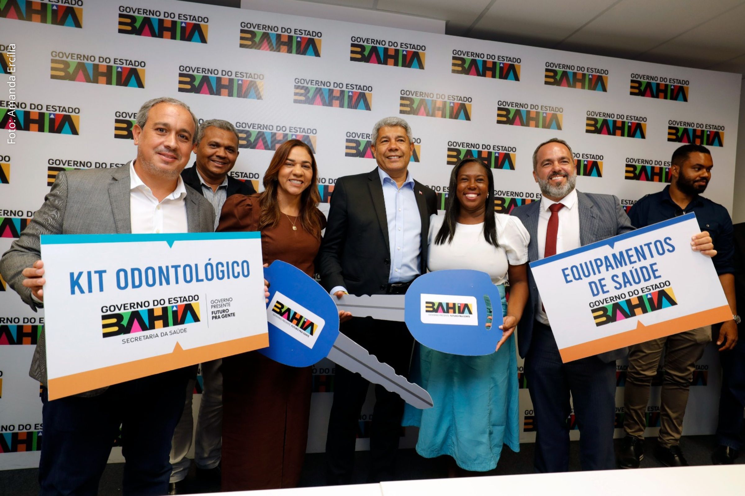 Governo do Estado destina ambulância, kit odontológico e reforça investimentos em infraestrutura, educação e abastecimento de água no município.