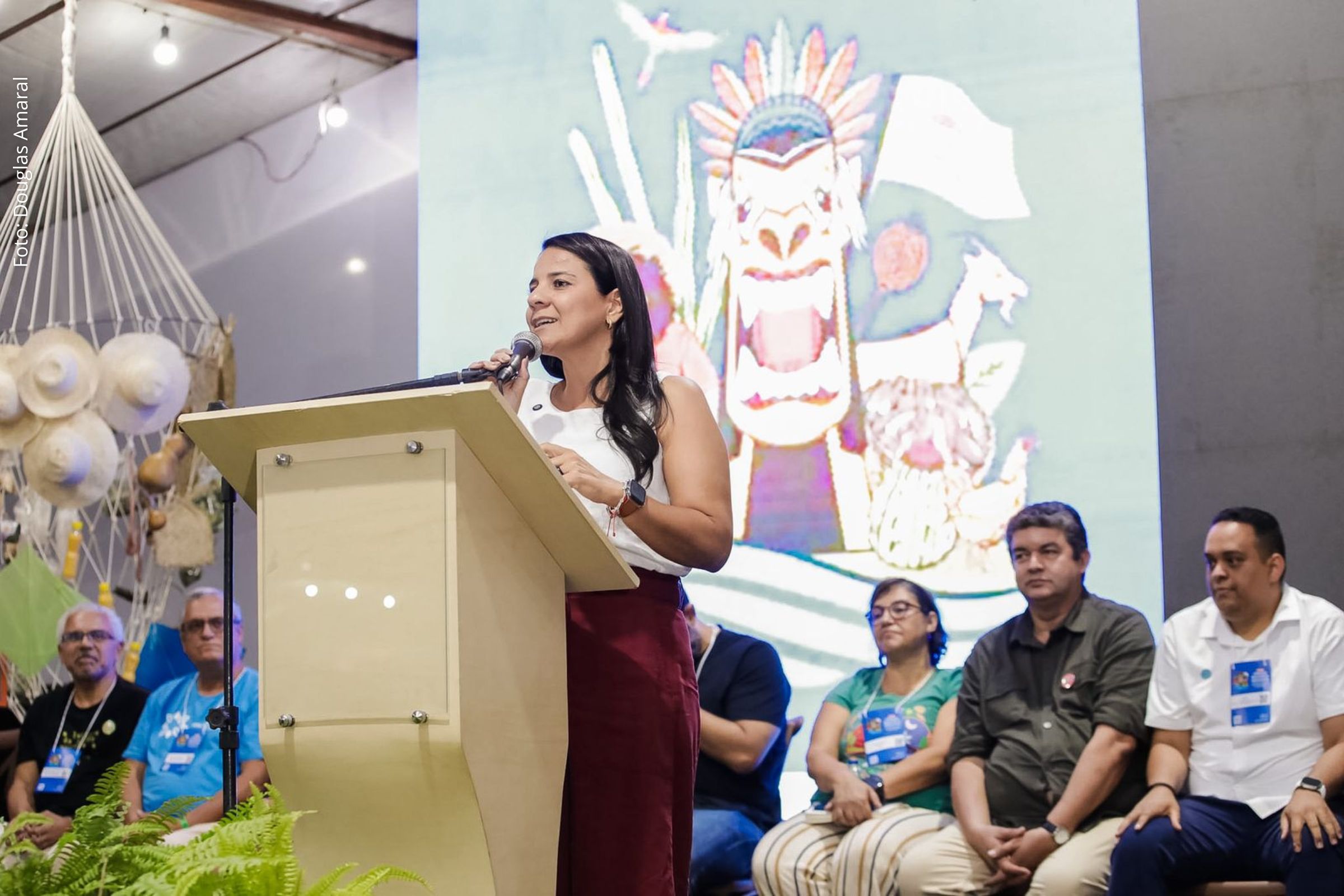 Secretária Rowenna Brito destaca currículo de escolas de campo e investimentos em alimentação vinculada à agricultura familiar.