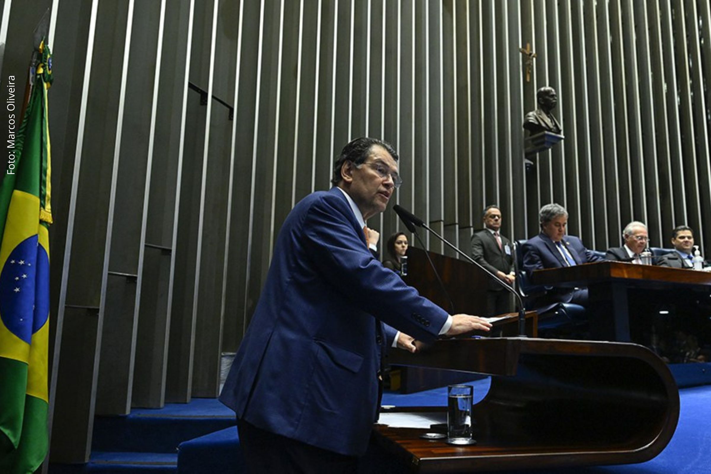 Texto aprovado redefine regras do IBS, cria mecanismos de fiscalização, amplia benefícios sociais e inclui ajustes no imposto seletivo, cashback e combustíveis.